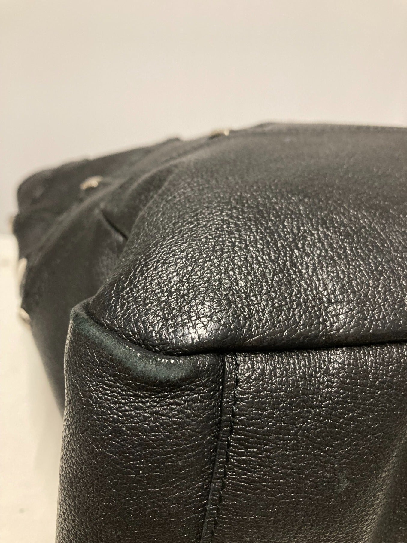 Issey Miyake釘皮革手提袋