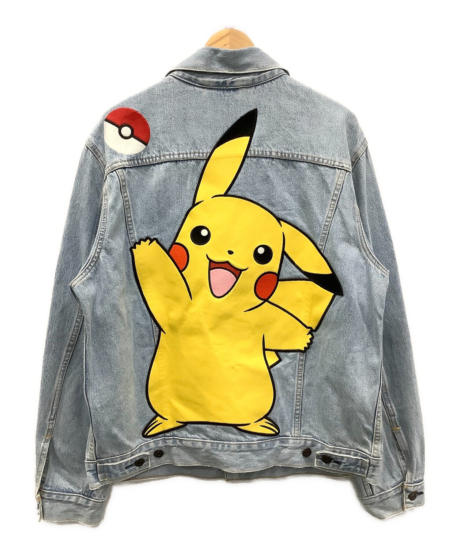 Levi的X Pokemon Vintage Fit Trucker夹克Pokemon 25周年合作Pikachu图形