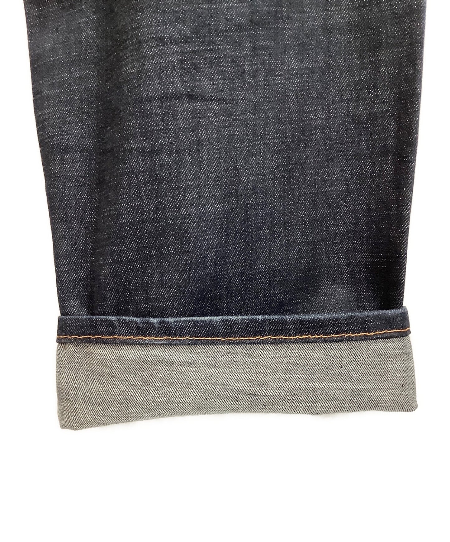 Evisu는 청바지를 그렸습니다