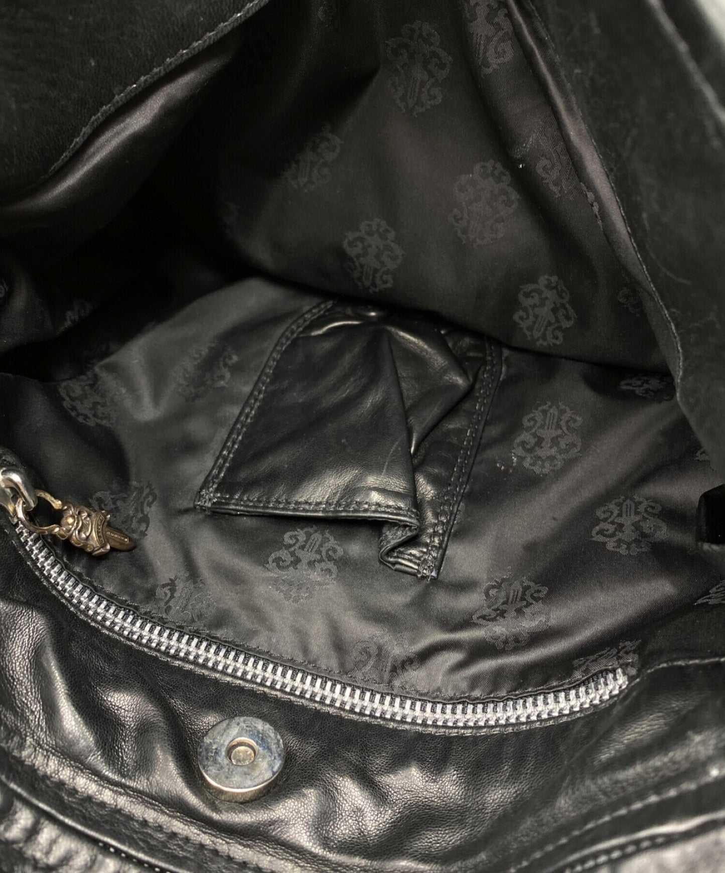 Chrome Hearts G苯甲公墓交叉补丁皮包