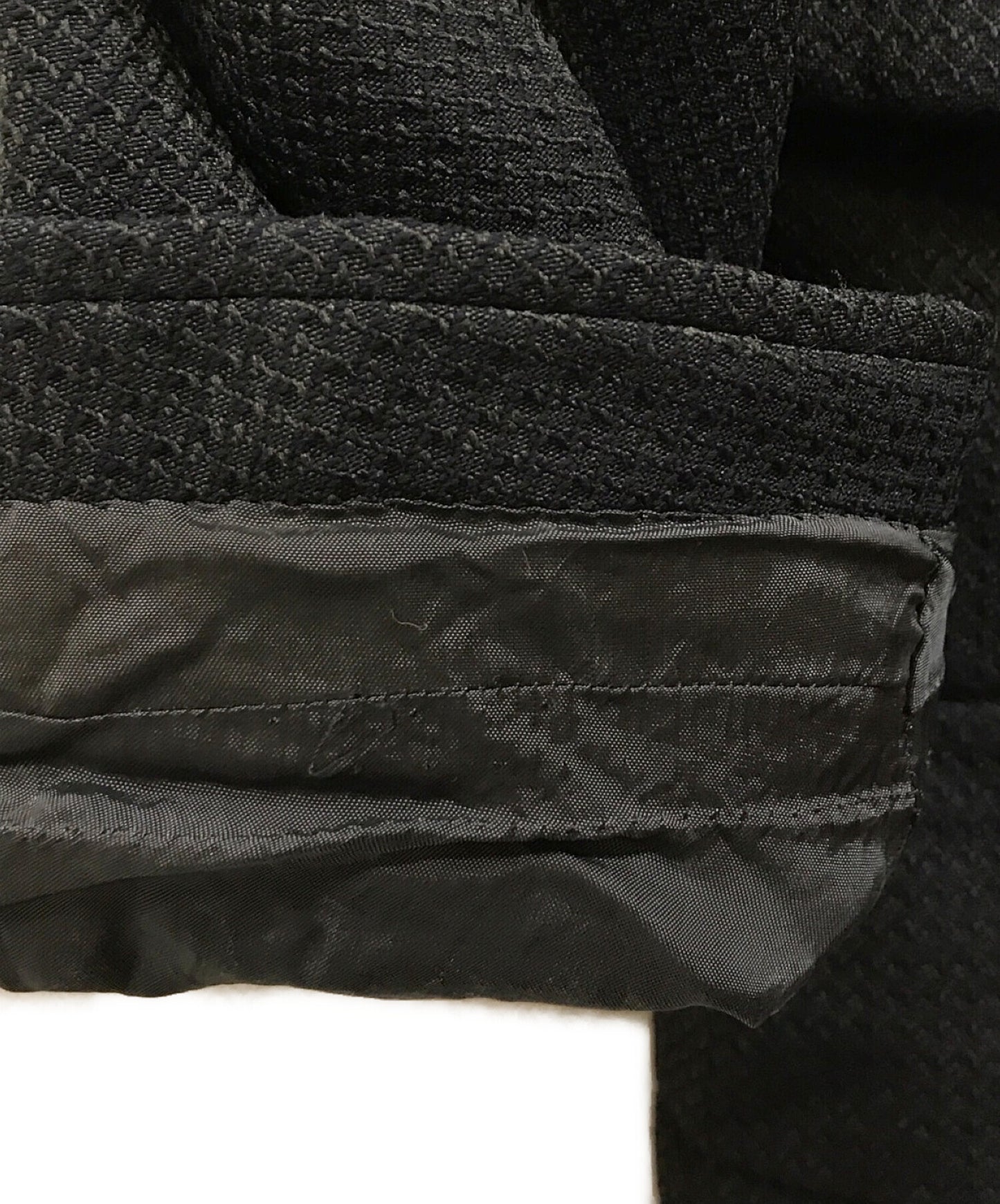 Comme des Garcons Homme Deux는 맞춤형 재킷 DD-J025를 축소했습니다