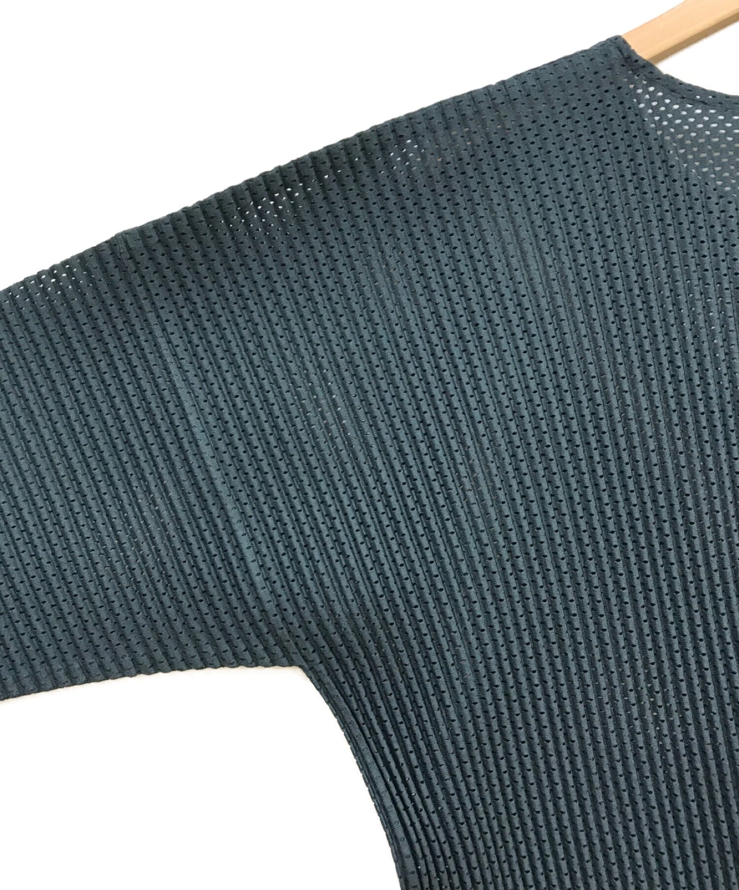 Homme Plisse Issey Miyake ตาข่ายตัดจีบและเย็บ HP11JK153