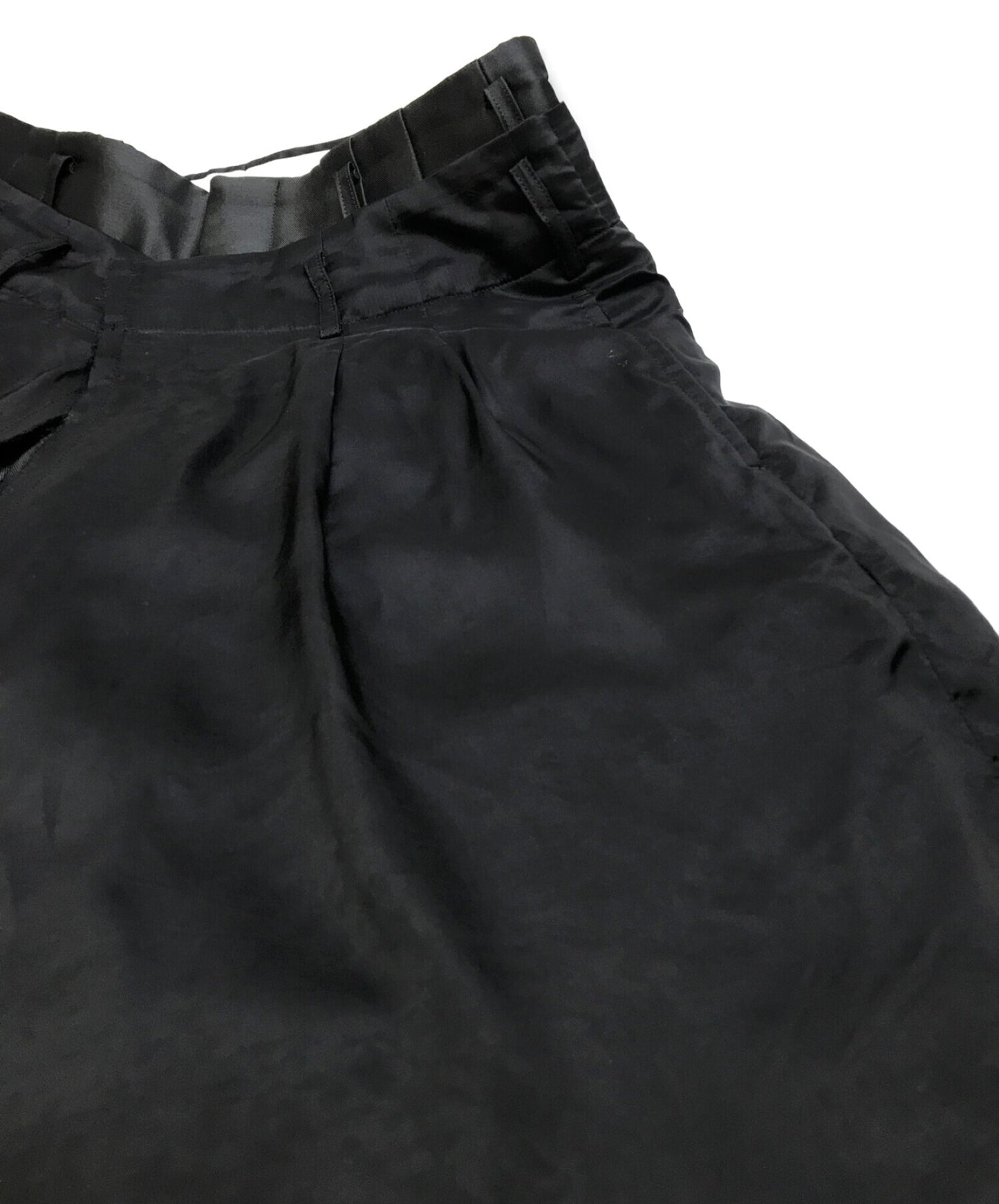 Comme des Garcons วางกางเกงเลเยอร์ที่ทำจากวัสดุที่แตกต่างกัน GK-P001