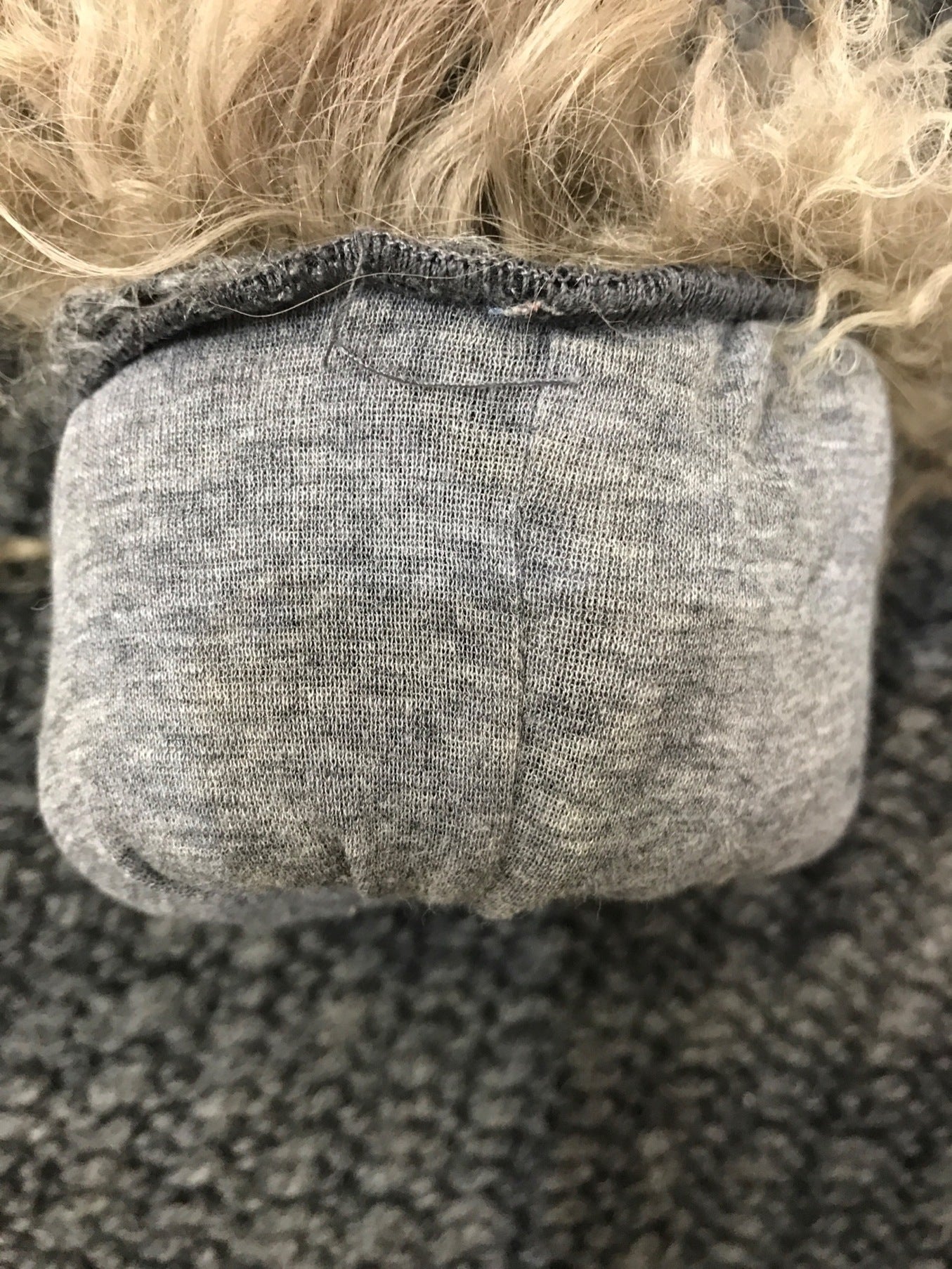 양고기 모피를 곁들인 Dolce & Gabbana 니트 코트