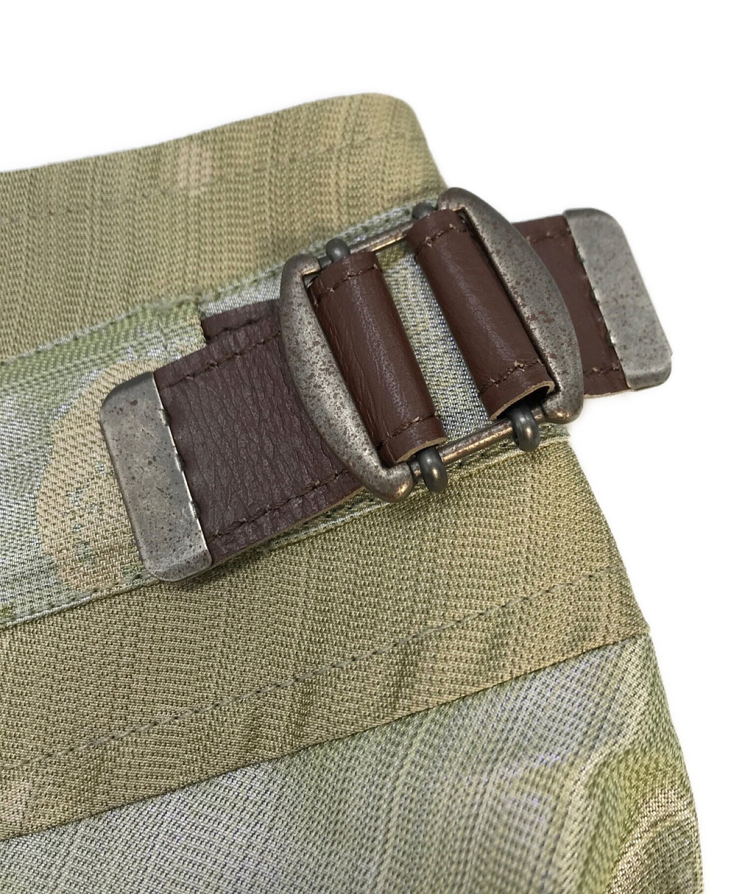 Issey Miyake 실크 블렌드 소 가죽 가죽 버클 스커트 IM91FG028