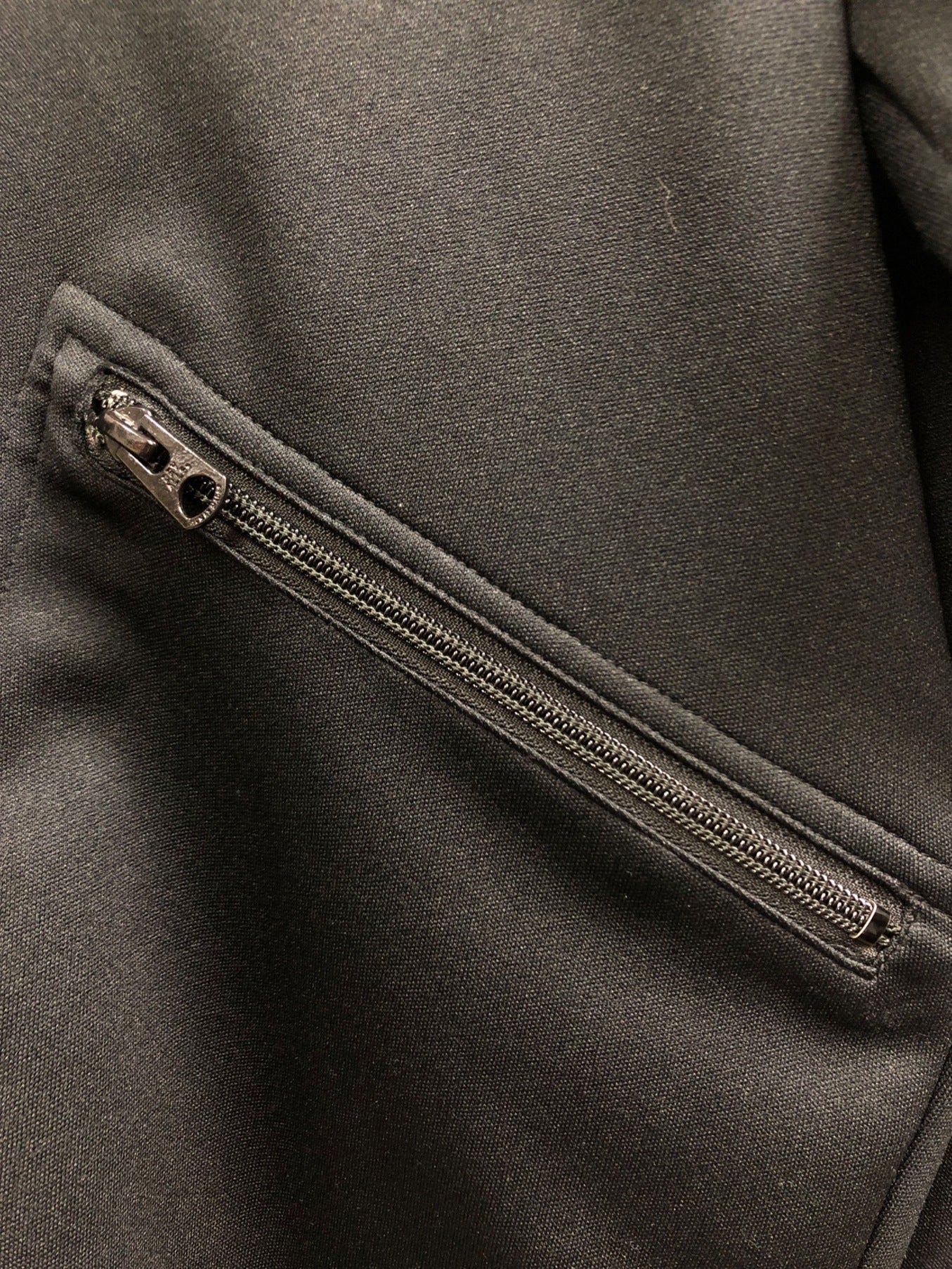 人製造的田徑夾克