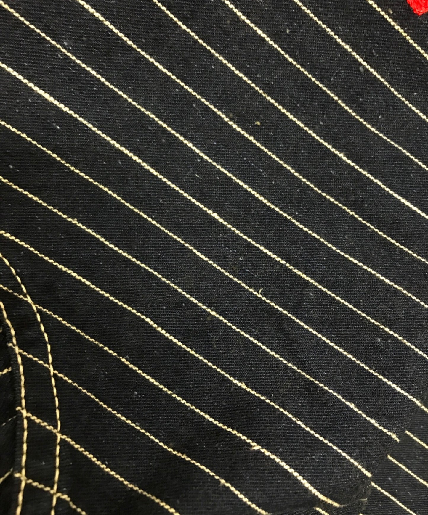 人制成的卷发上的商店外套条纹绣花