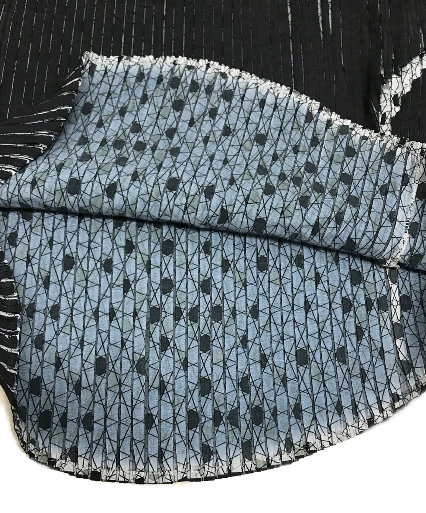 Issey Miyake圆圈百褶衬衫无袖设计宽飞机IM83FJ125