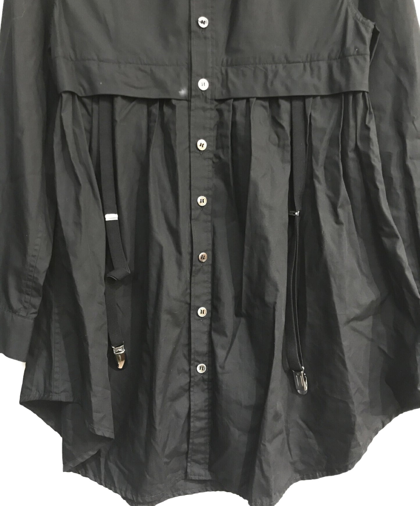 멜빵이있는 리미 페우 셔츠