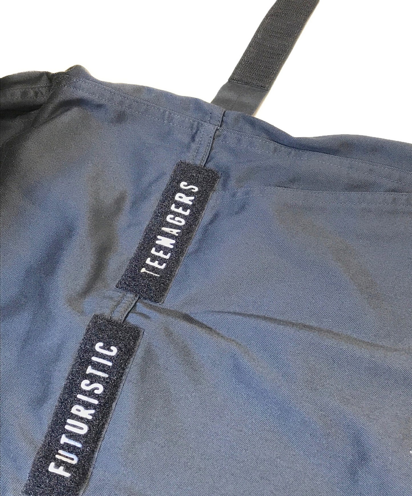 인간이 만든 점프 슈트