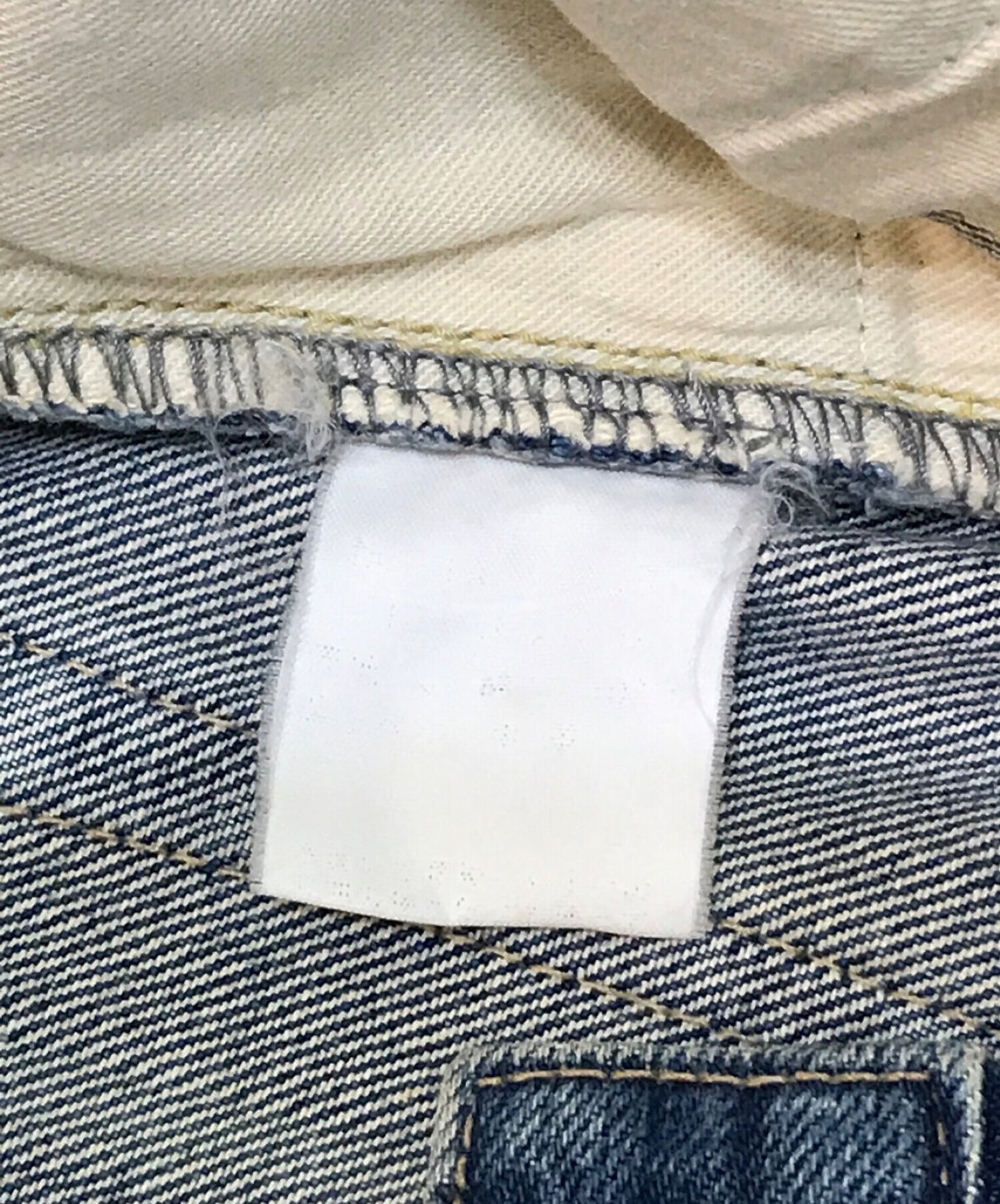 歇斯底里的魅力小窗钉牛仔裤