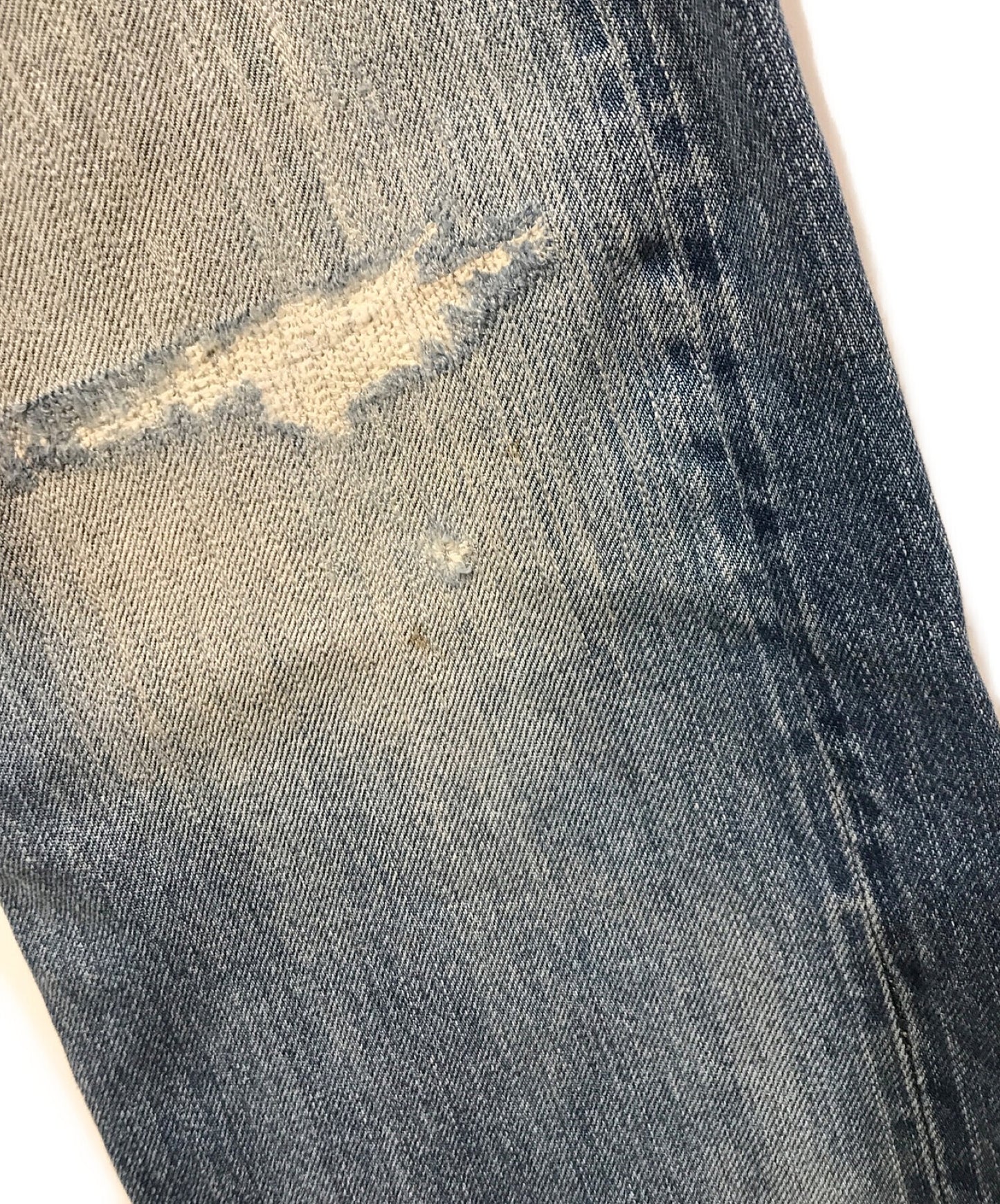 歇斯底里的魅力受损的牛仔裤