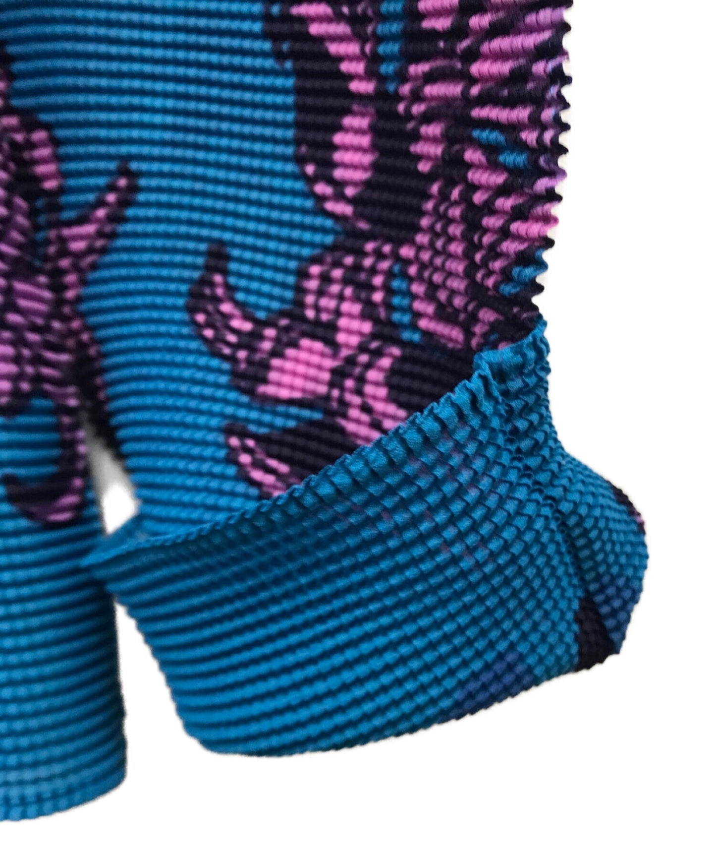 我Issey Miyake高脖子百褶上衣mi03fj771