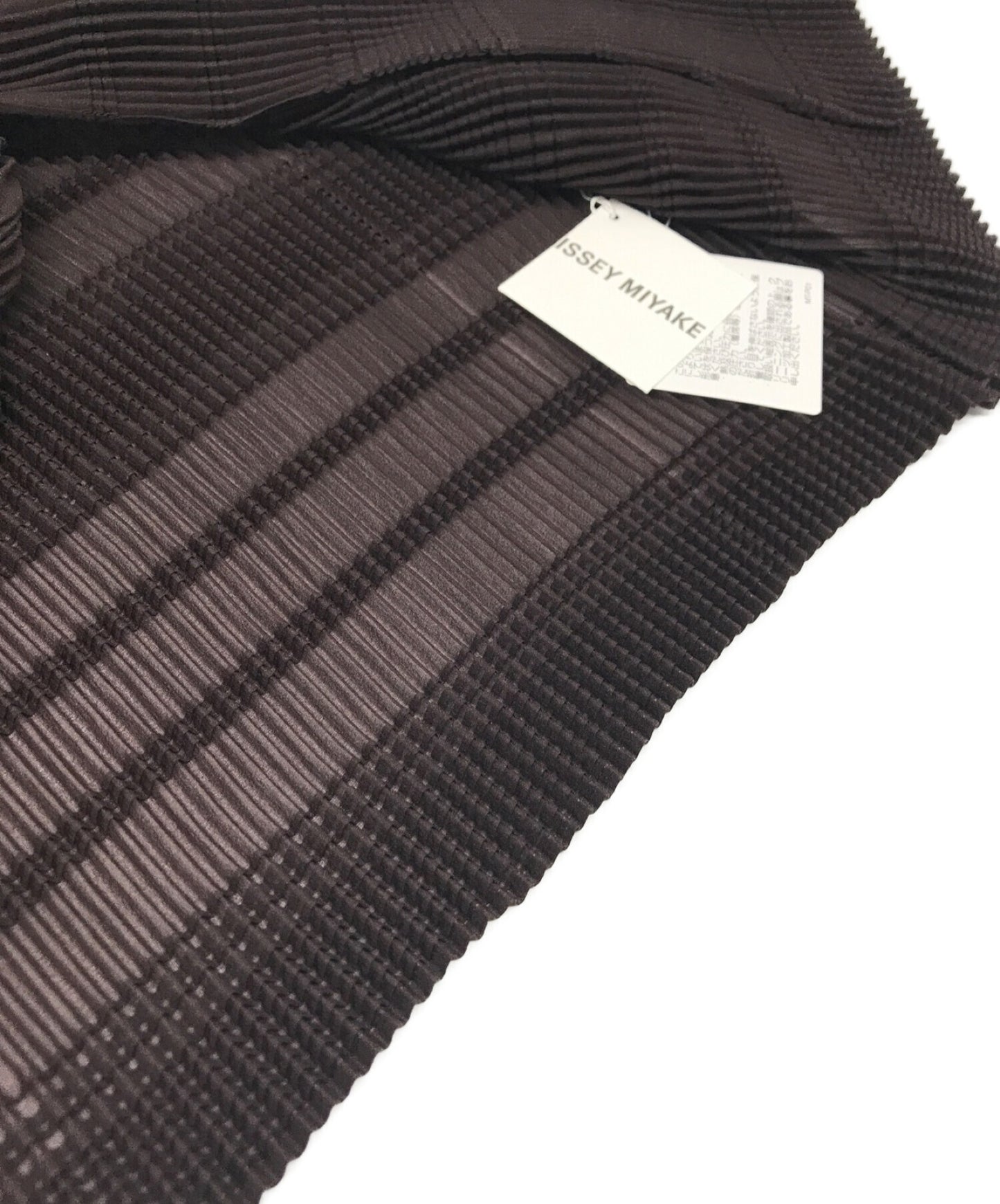 Issey Miyake Stripe,像褶皱的条纹格子开衫IM23-FJ147