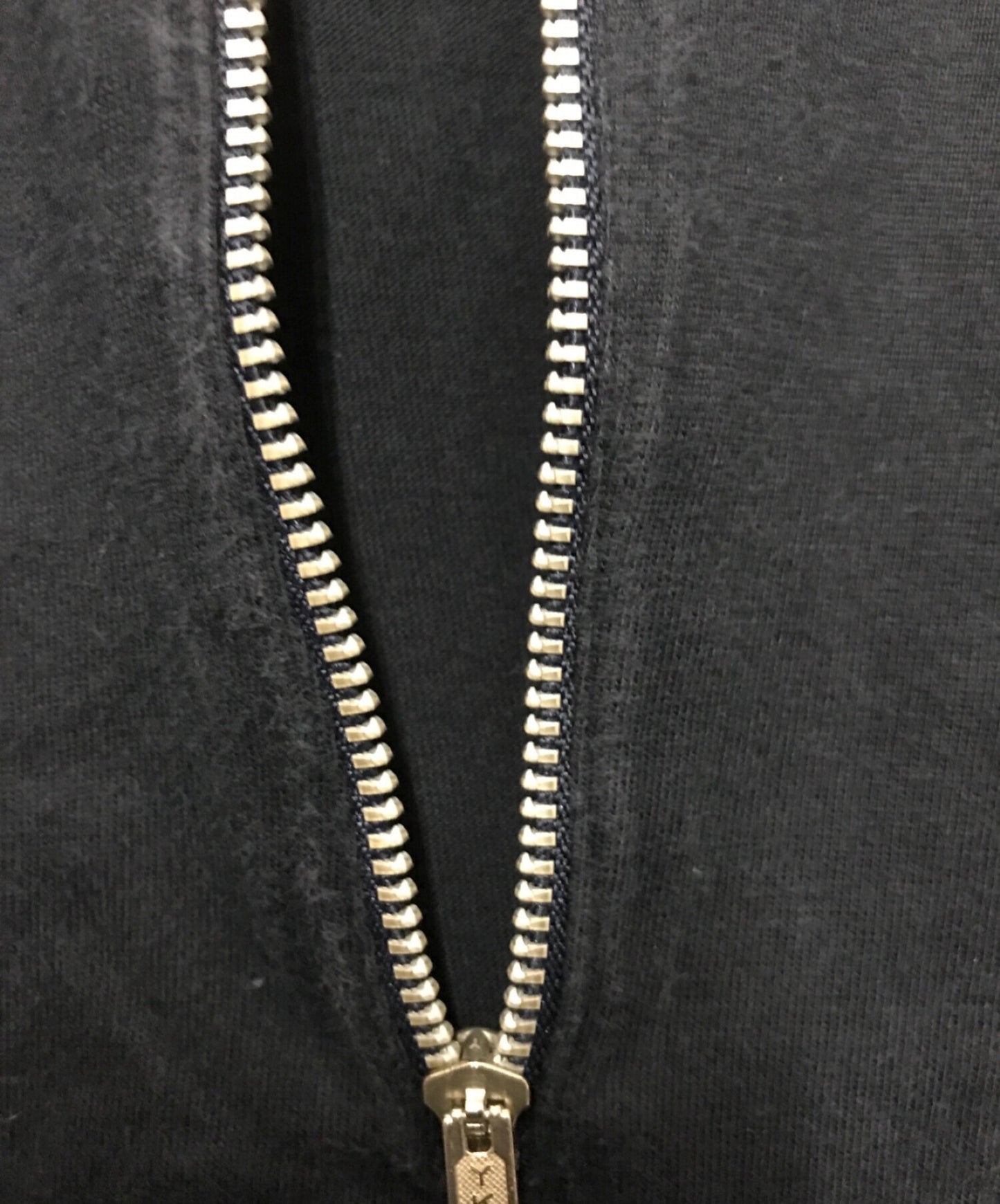 COMME DES GARCONS HOMME徽标补丁半拉链切割和缝制ht-020160