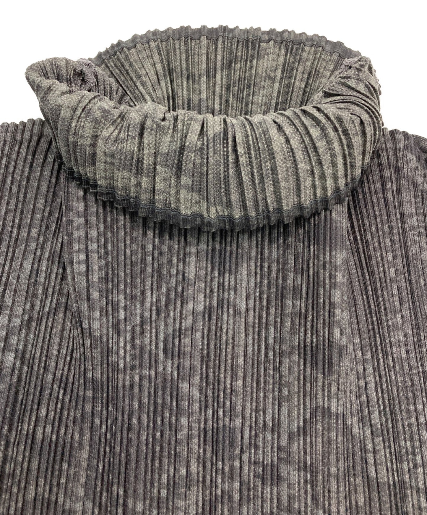 주름은 Python-Pattern High-Neck Pleated Cut 및 Sewen PP33-JK831을 제발하십시오