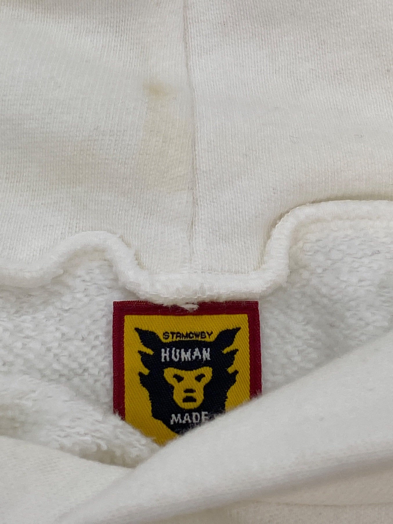 人制成的连帽运动衫