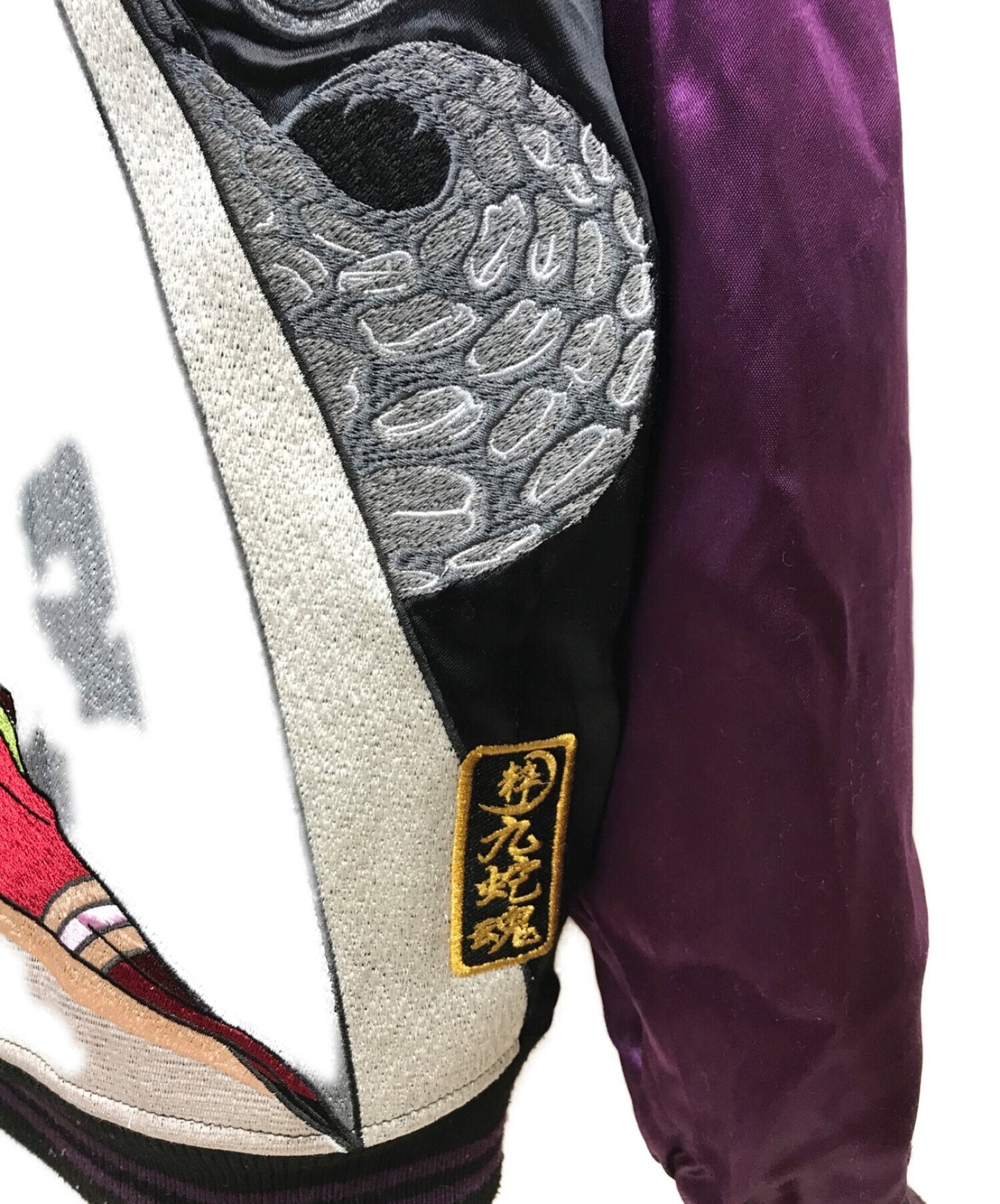 絡緞和繡花版的大學外套