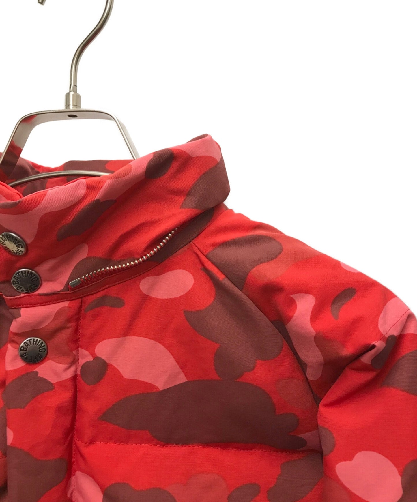 목욕 유인원 Sal Camo Down Jacket