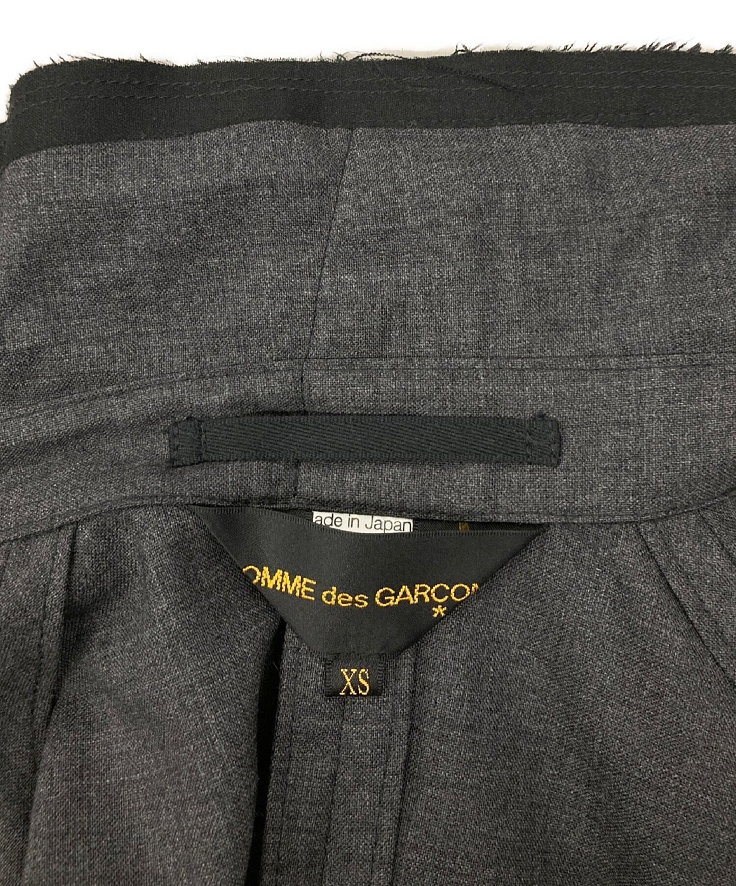 Comme des Garcons AD2009 การเย็บปะติดปะต่อกันแจ็คเก็ตสั้น ๆ พร้อมแจ็คเก็ต / การออกแบบวัสดุที่แตกต่างกัน / GE-J038