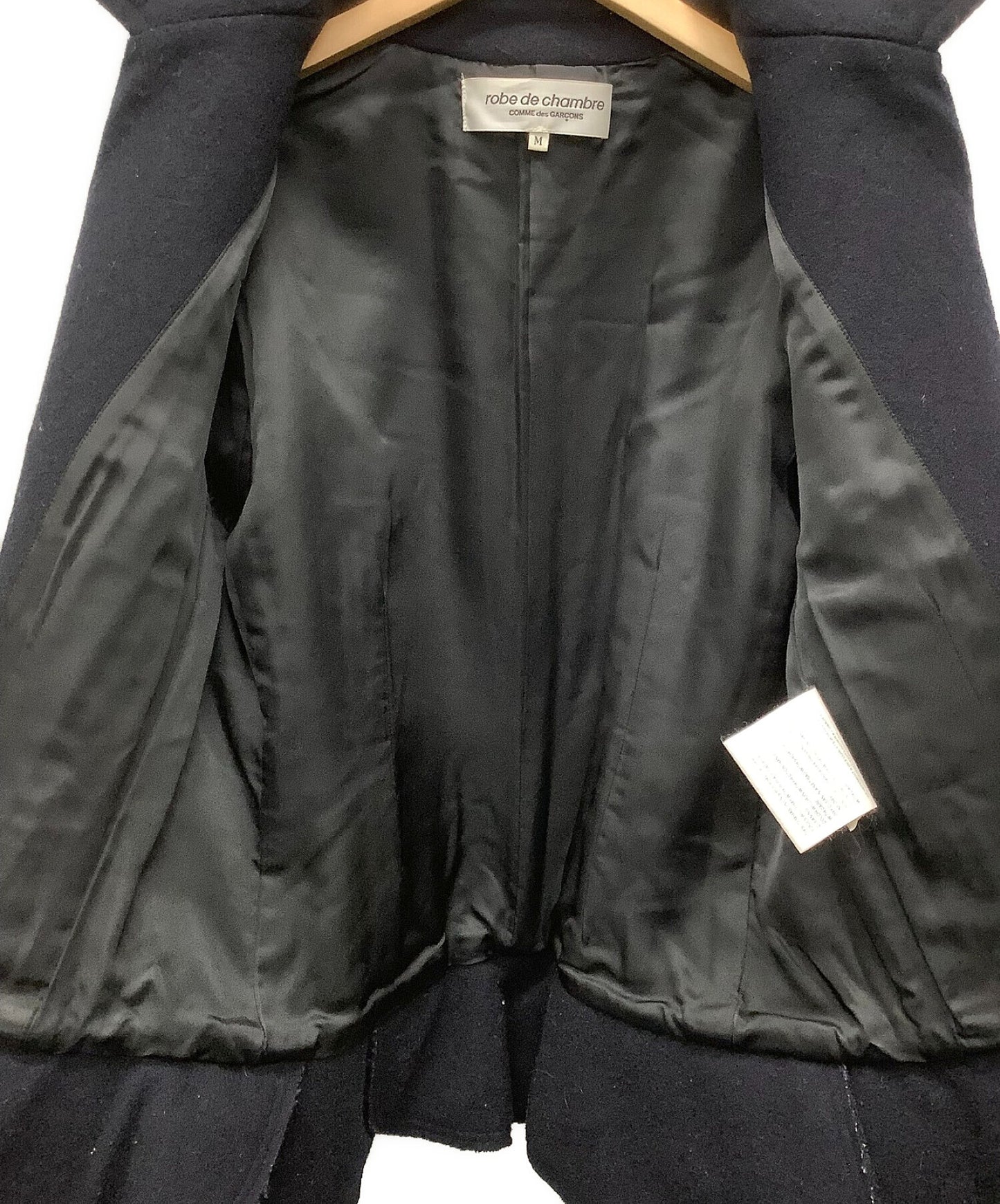 Robe de Chambre Comme Des Garcons가 P-Coat RN-J020을 가리 채고 있습니다