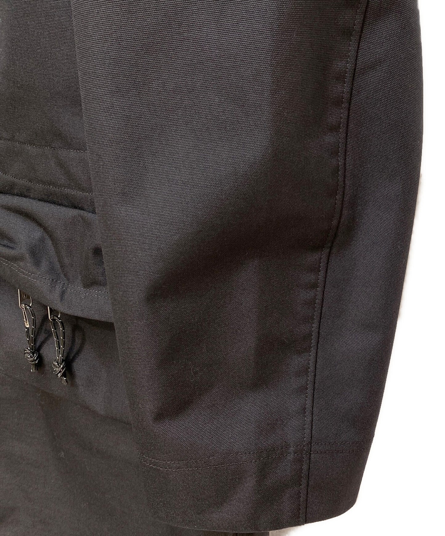 비밀 나일론 코트 UC2A4308