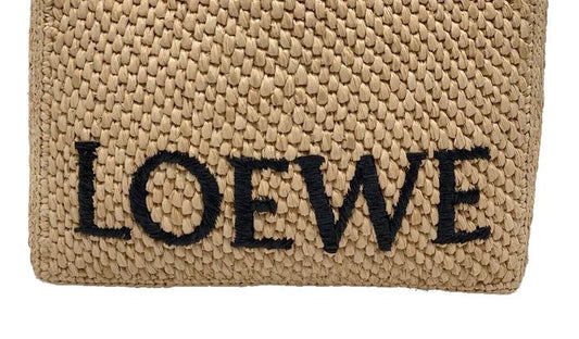 A Comprehensive Look at the Charm of LOEWE’s New Raffia Bag, the “Font Tote”