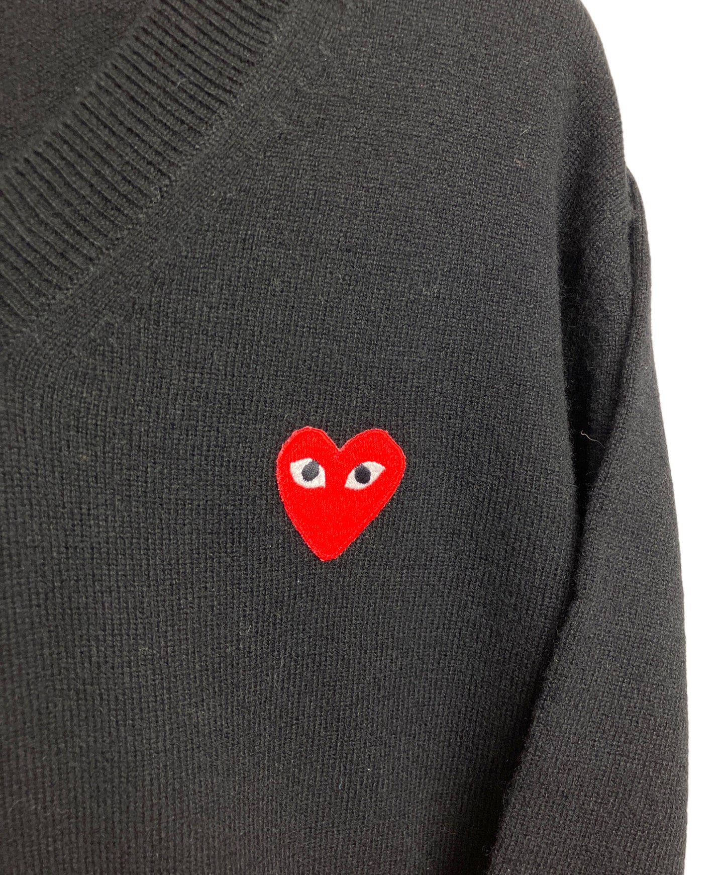 [Pre-owned] PLAY COMME des GARCONS Heart Patch V-Neck Knit AZ-N002
