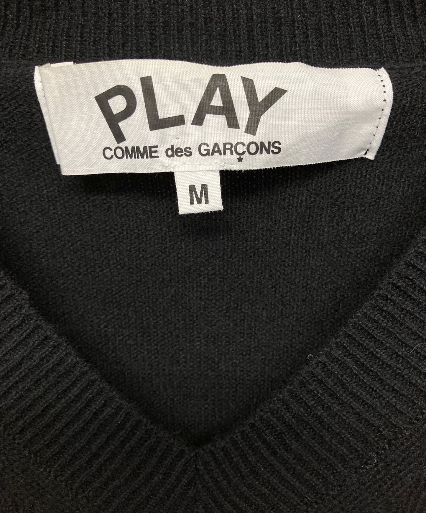[Pre-owned] PLAY COMME des GARCONS Heart Patch V-Neck Knit AZ-N002