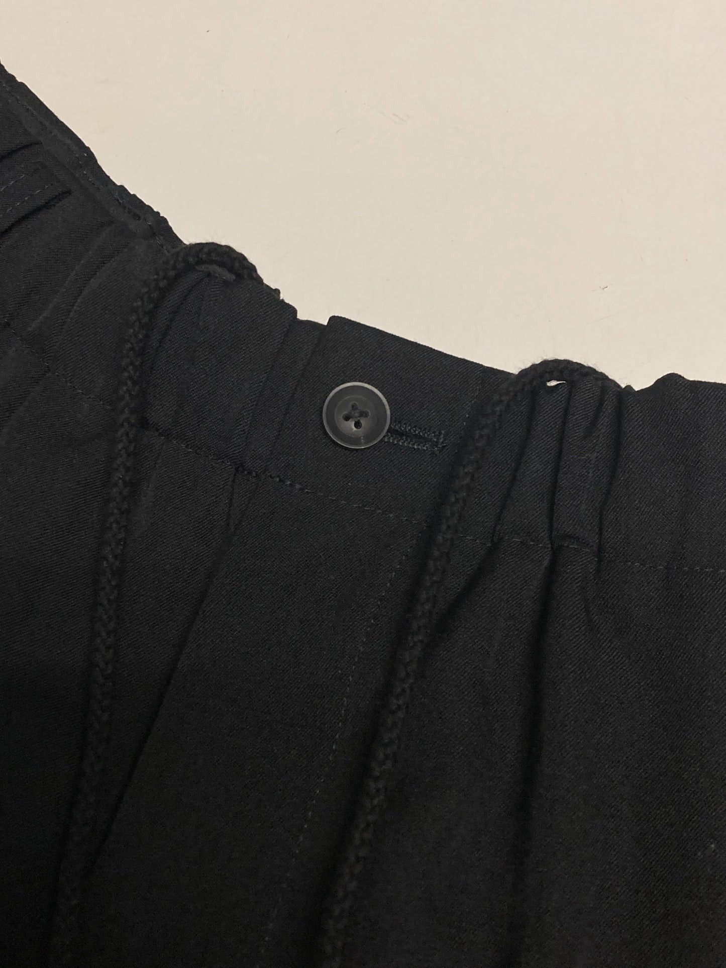 [Pre-owned] Yohji Yamamoto pour homme Elastic Waist Tuck Wide Half Pants HN-P25-100