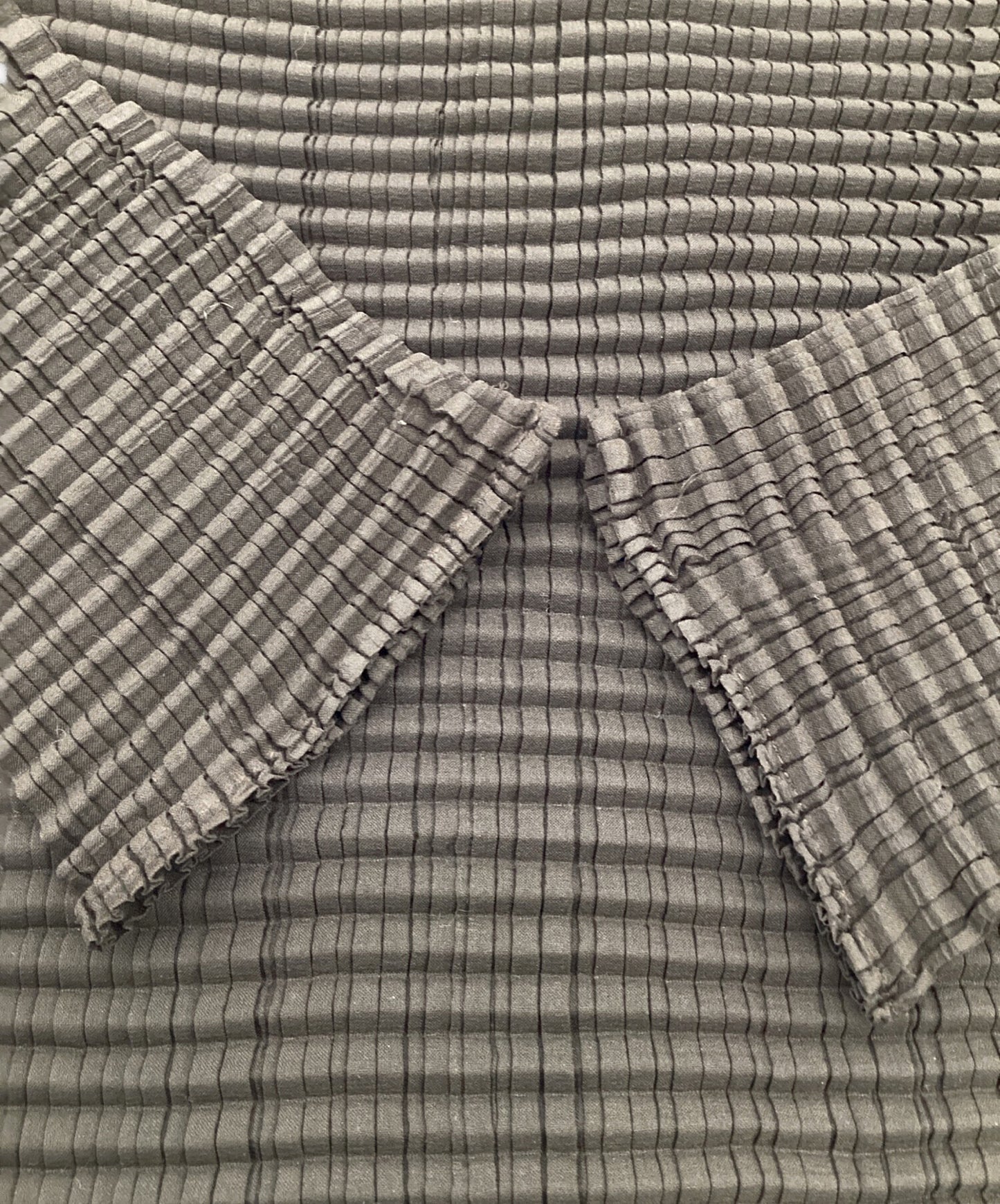 [Pre-owned] ISSEY MIYAKE High Neck Pleated Cut and Sewn IM92-FJ509