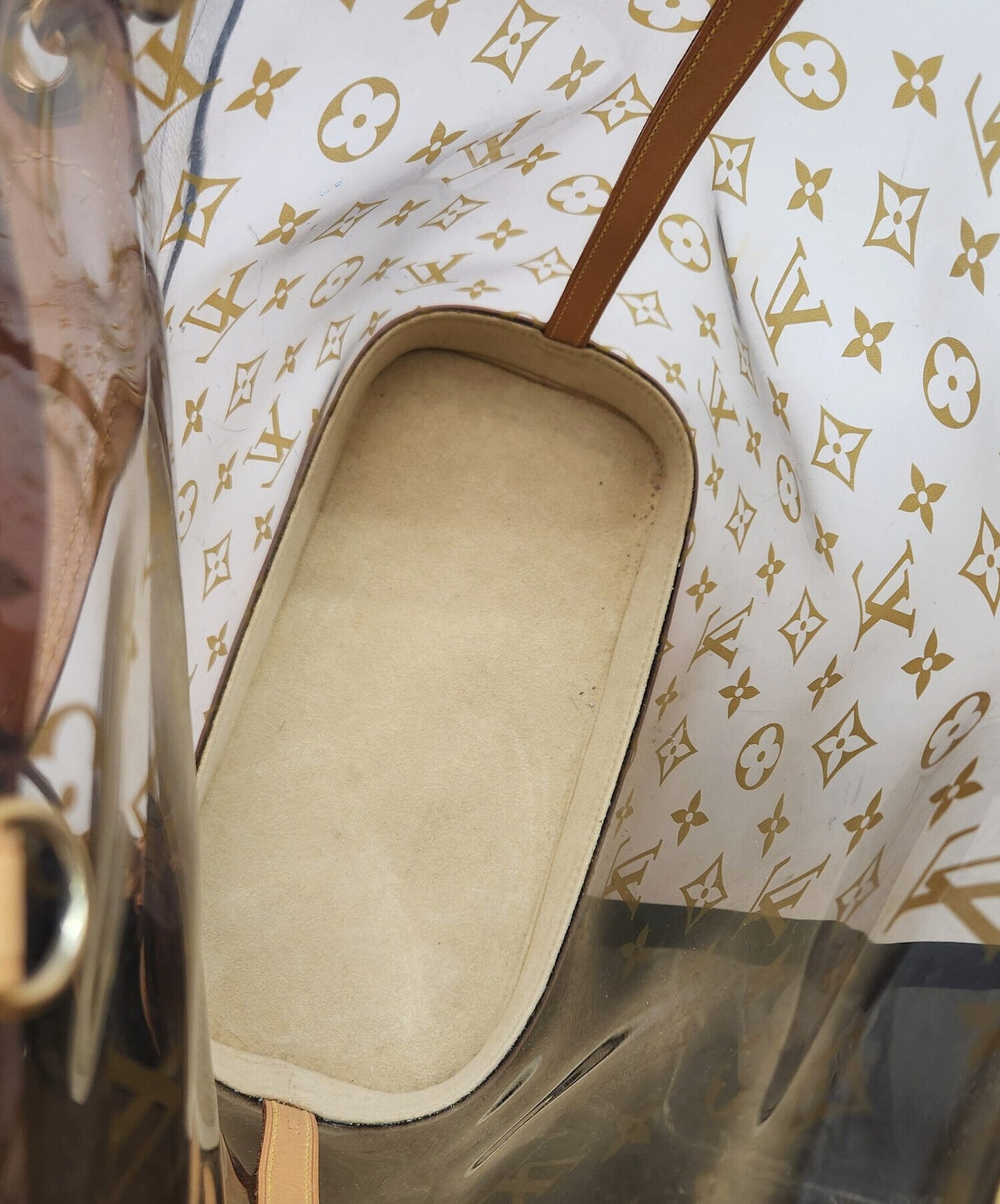 [Pre-owned] LOUIS VUITTON

Production number] LM0013
 Clear tote bag M92501