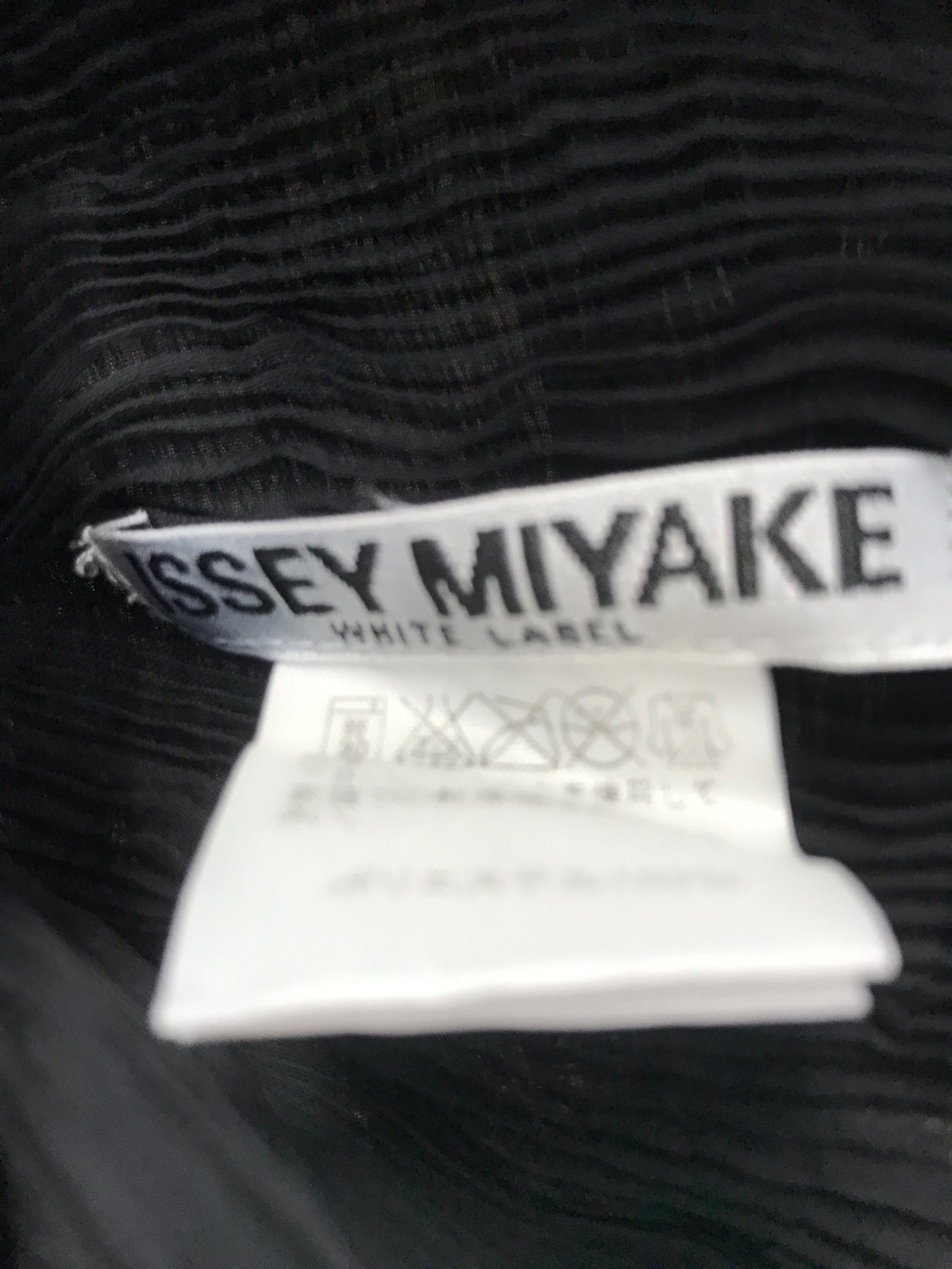 [Pre-owned] ISSEY MIYAKE Pleated Sheer Cut and Sewn IM42FJ411