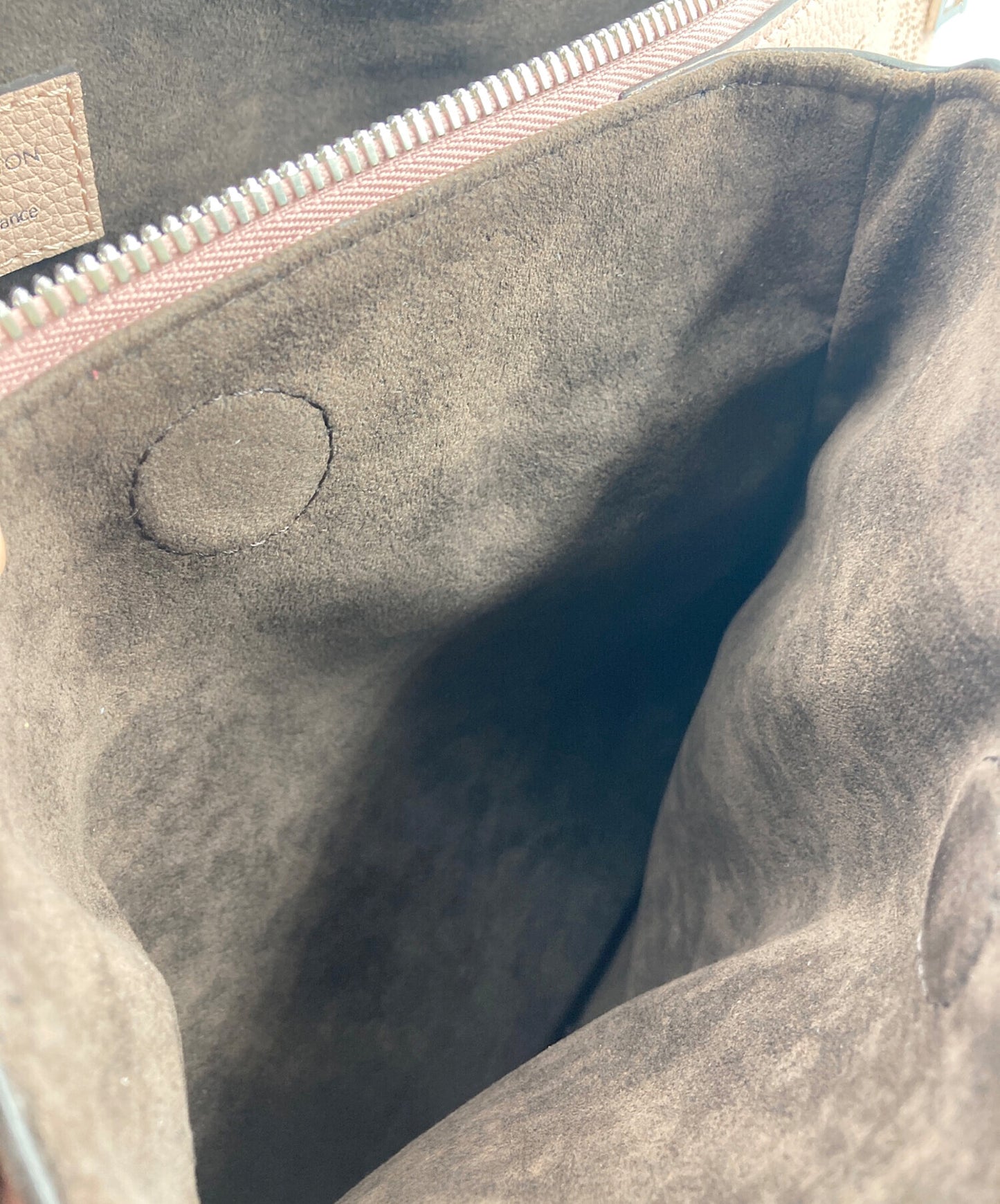 [Pre-owned] LOUIS VUITTON Mahina, Omea, Magnolia. M55030