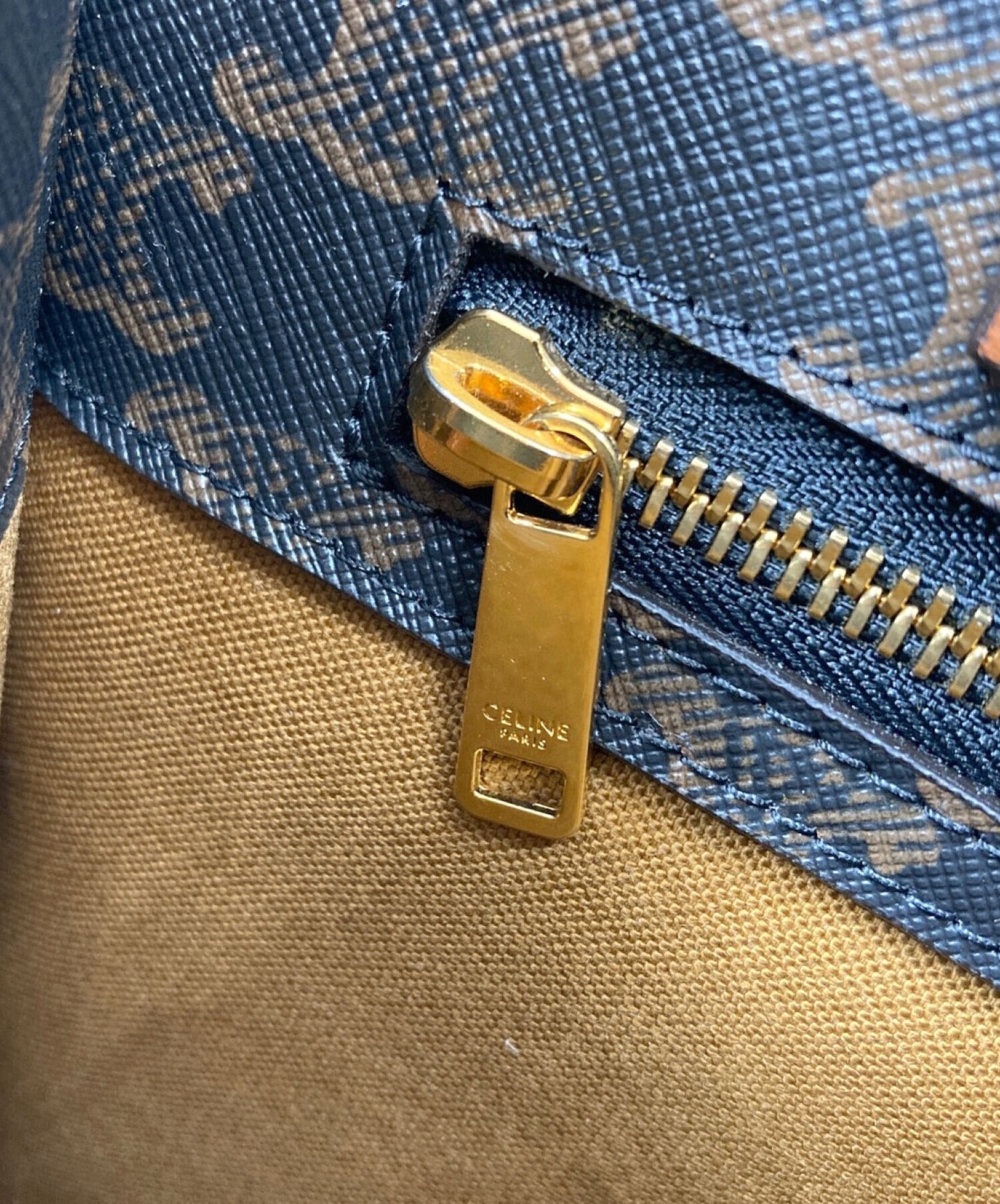 [Pre-owned] CELINE Small Vertical Hippo 191542