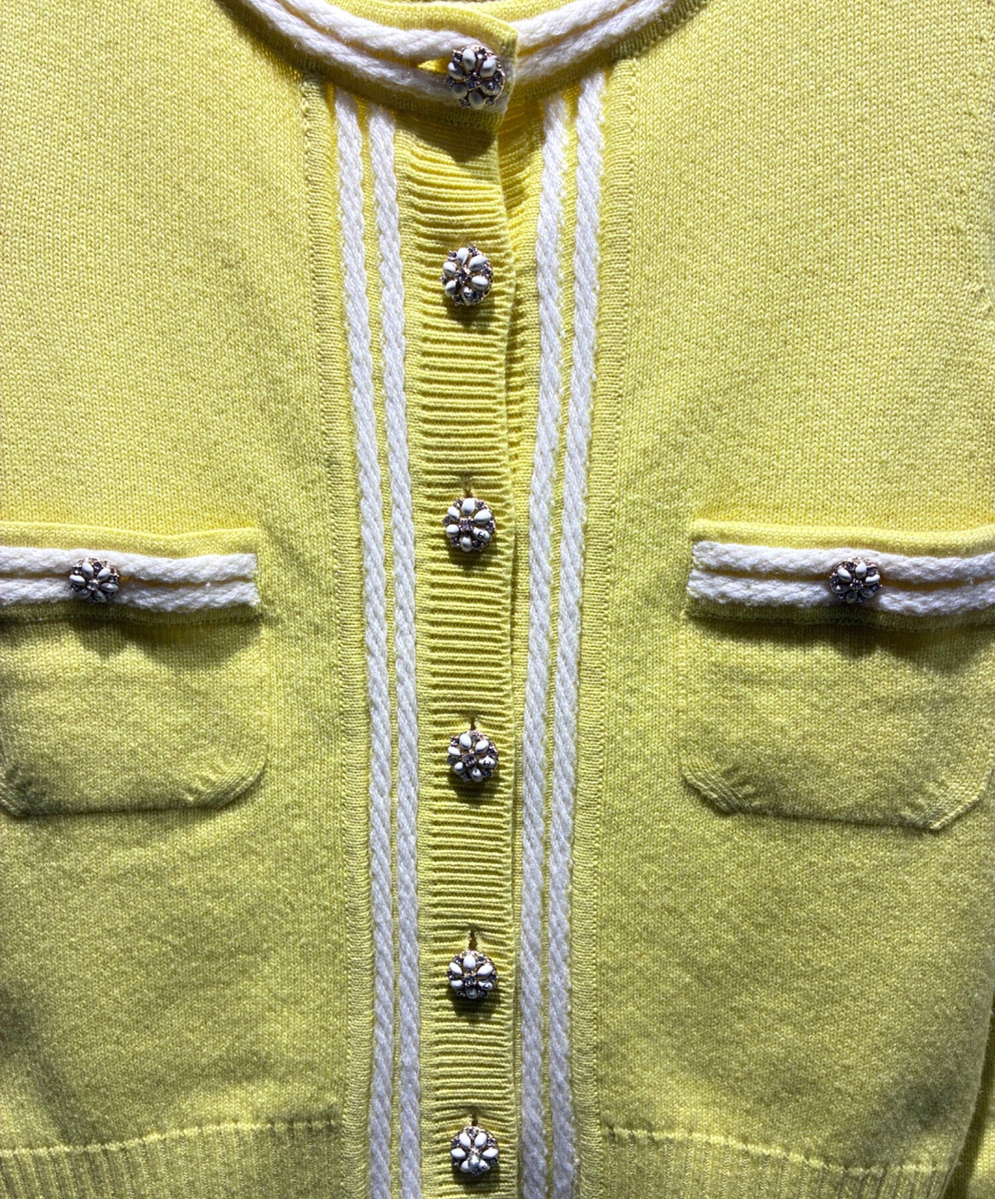 [Pre-owned] CHANEL Coco Button Cashmere Cardigan / Coco Mark / Knit Cardigan / Cashmere / P43020K04355 P43020K04355: circa 2012