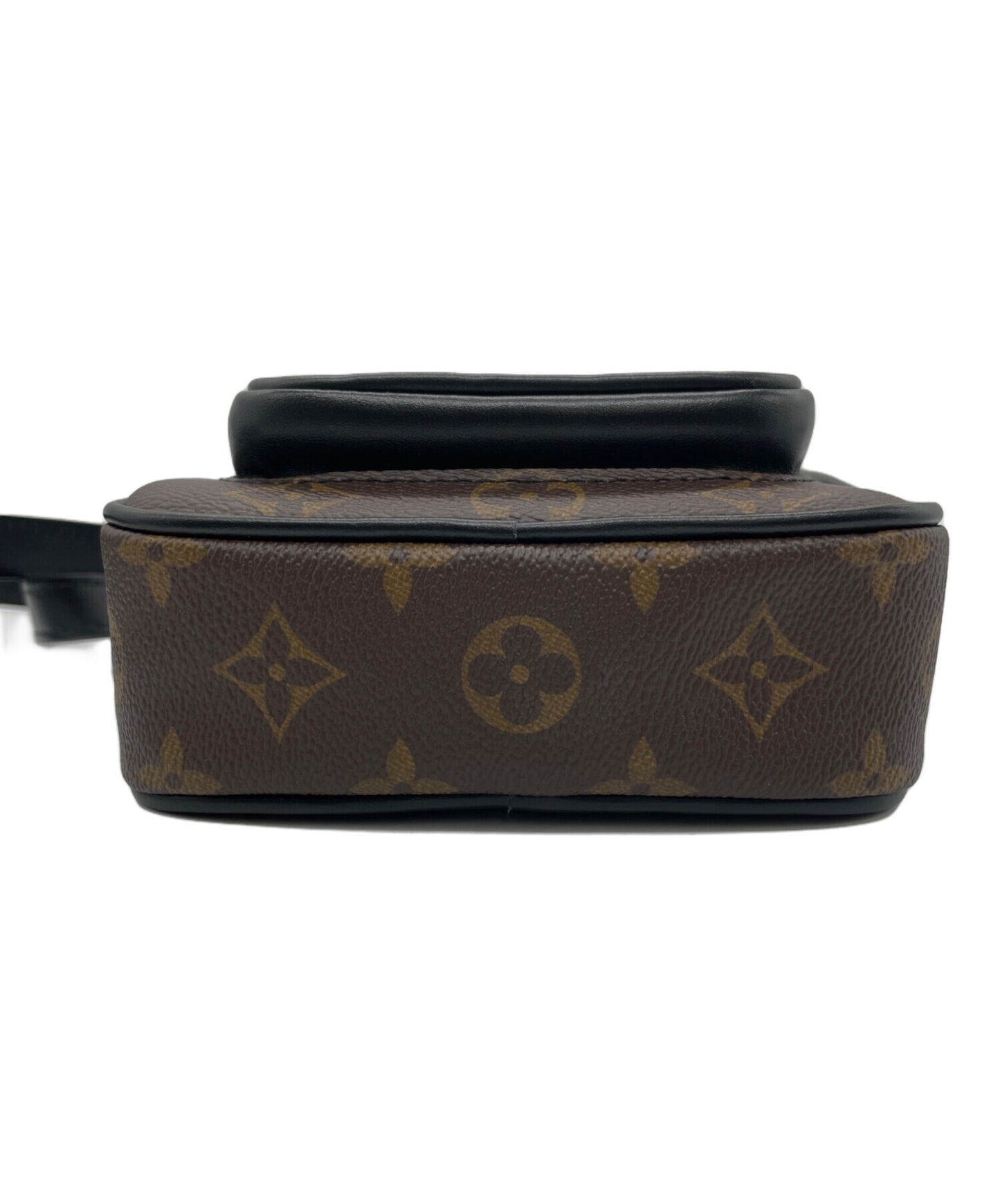 [Pre-owned] LOUIS VUITTON Shoulder bag Monogram Christopher wearable wallet M69404