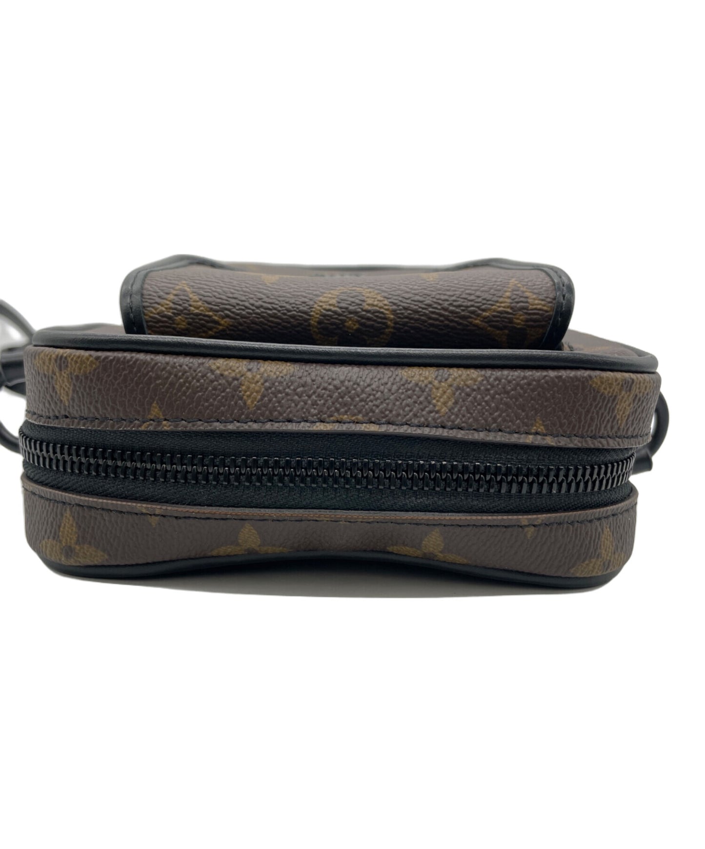 [Pre-owned] LOUIS VUITTON Shoulder bag Monogram Christopher wearable wallet M69404