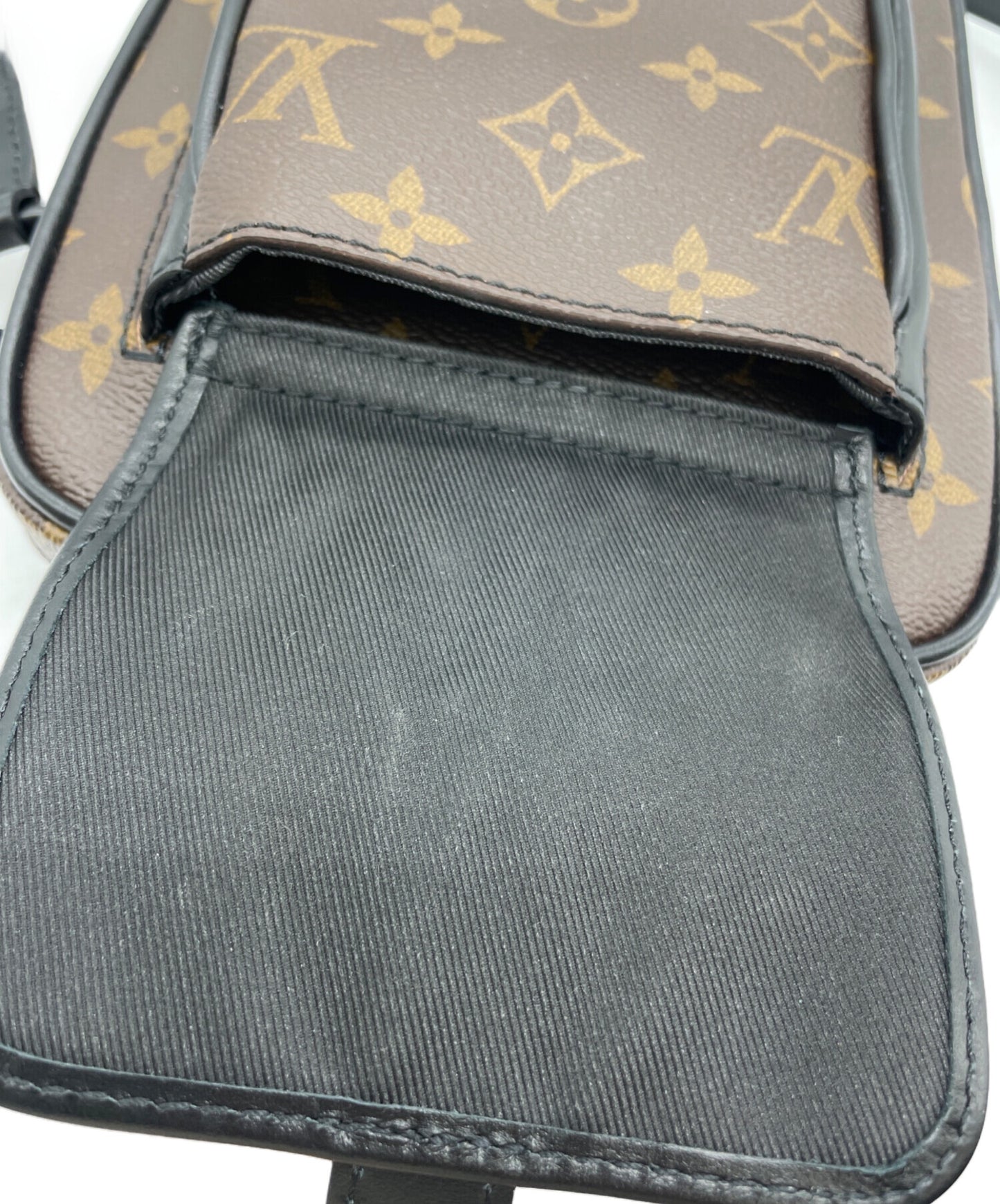 [Pre-owned] LOUIS VUITTON Shoulder bag Monogram Christopher wearable wallet M69404