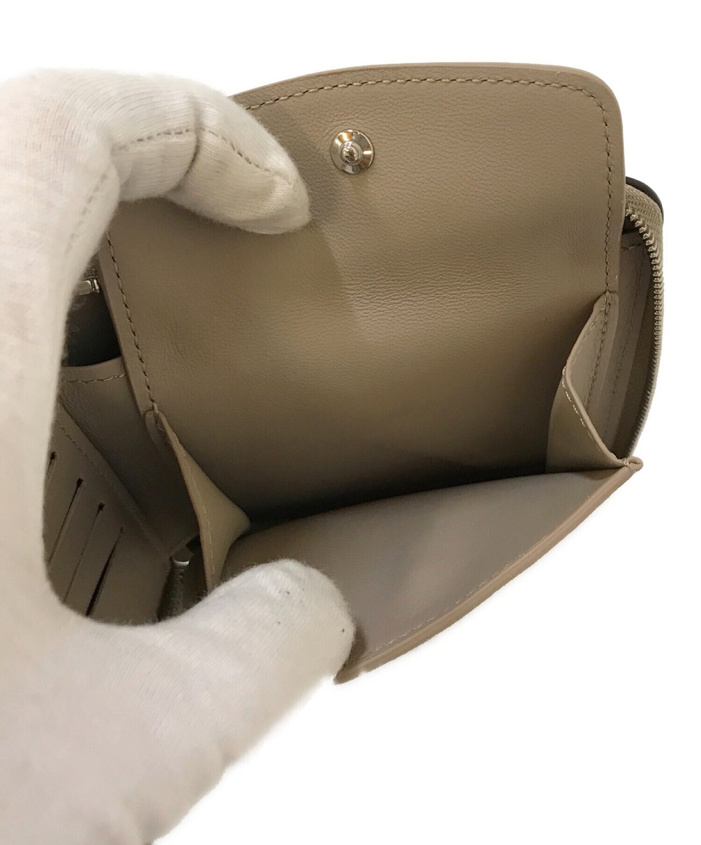 [Pre-owned] LOUIS VUITTON Mahina Zippy Compact Wallet M81558