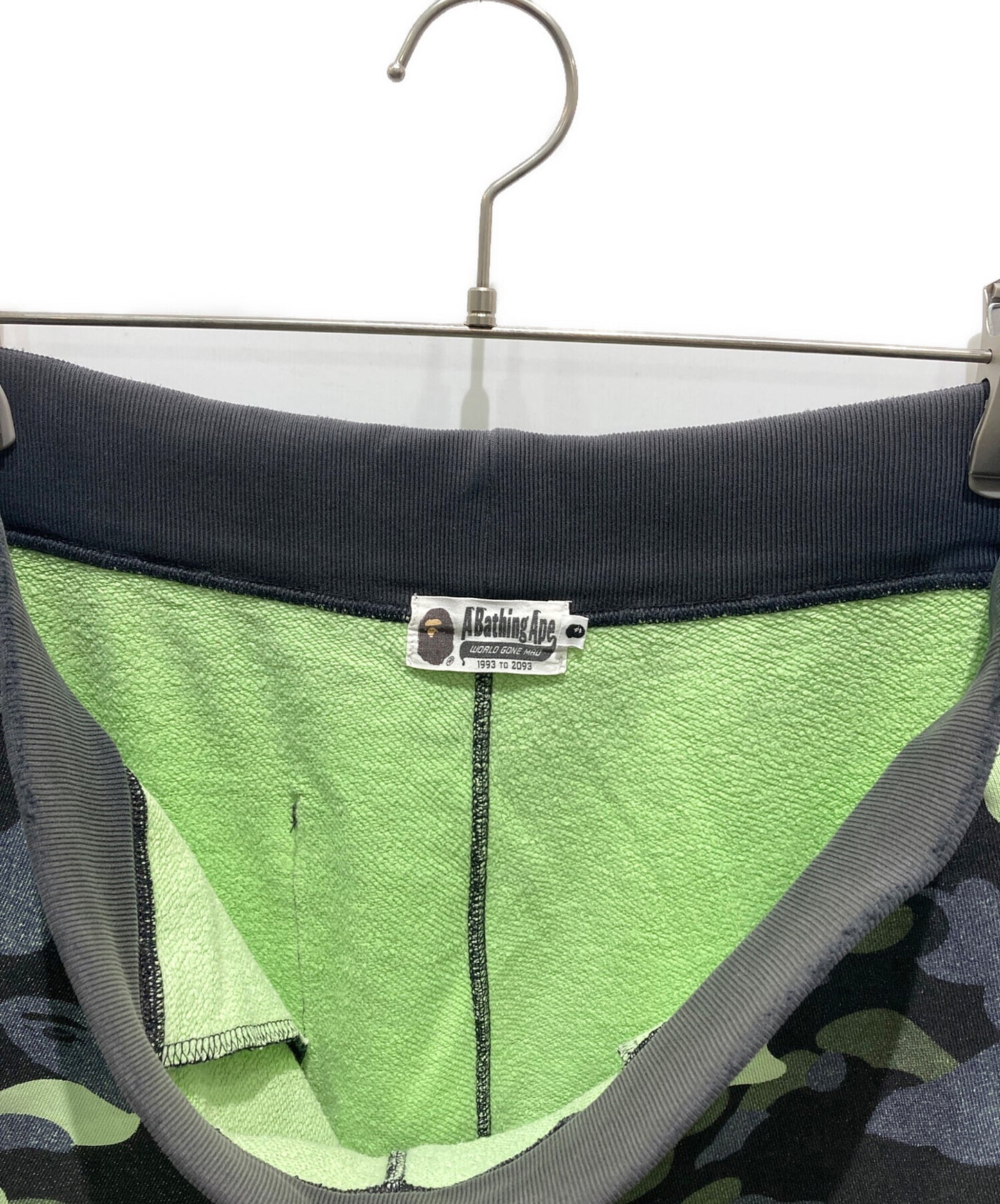 [Pre-owned] A BATHING APE Neon 1st Camo Sweatpants Green/Black 001pta801018x