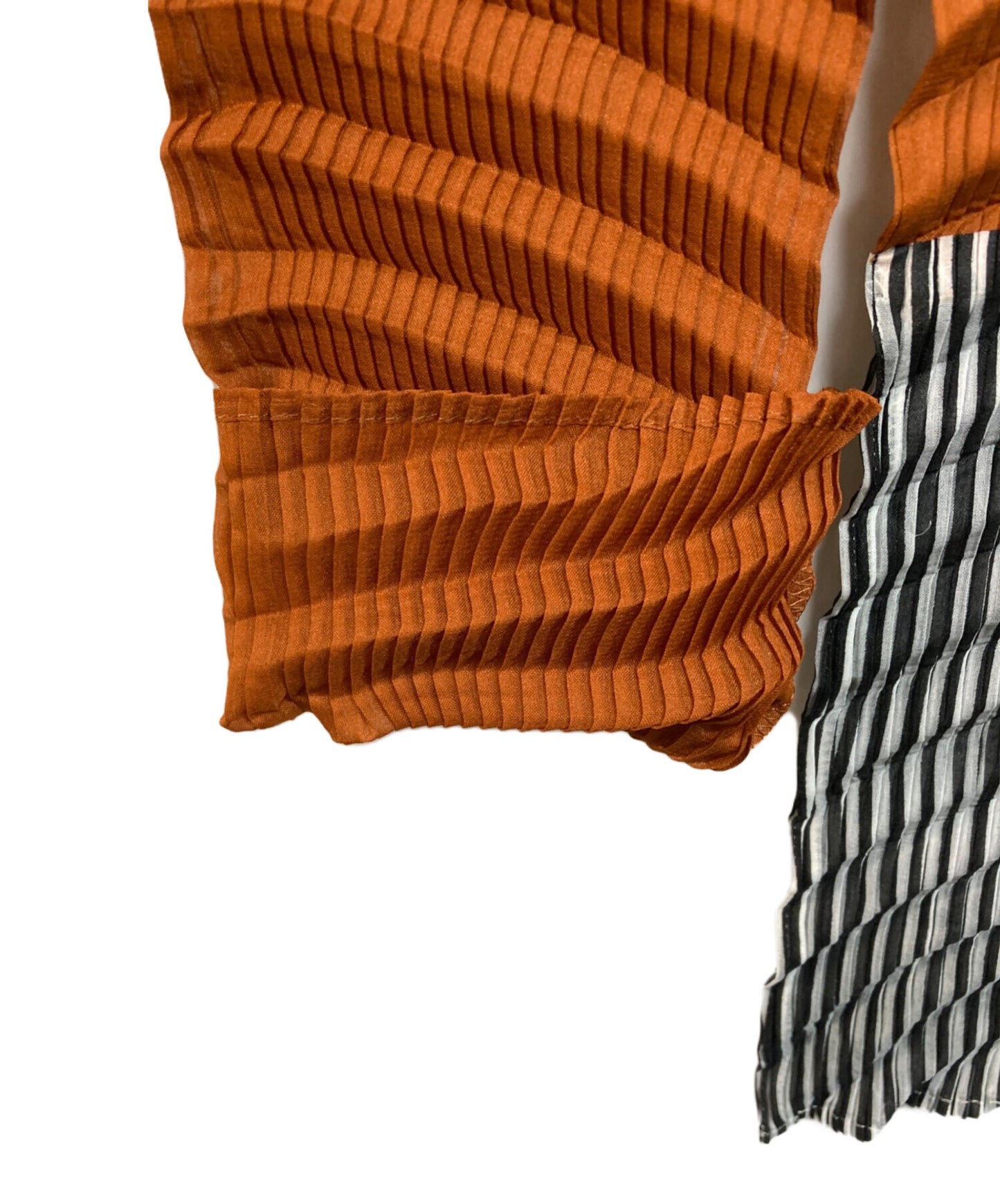 [Pre-owned] ISSEY MIYAKE Pleated cut and sewn IM44FJ640