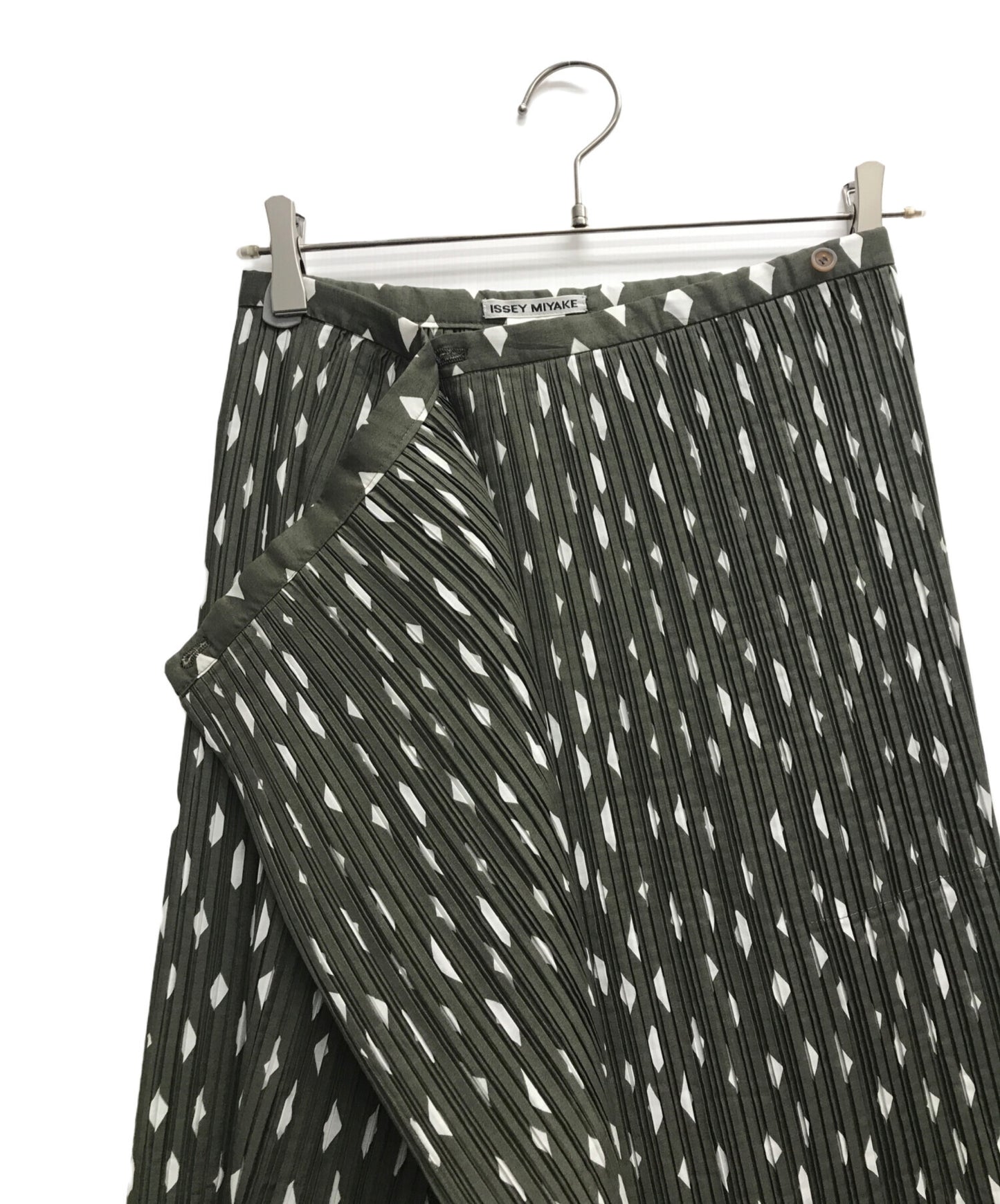 [Pre-owned] ISSEY MIYAKE long wrap-pleated skirt IM12FG919