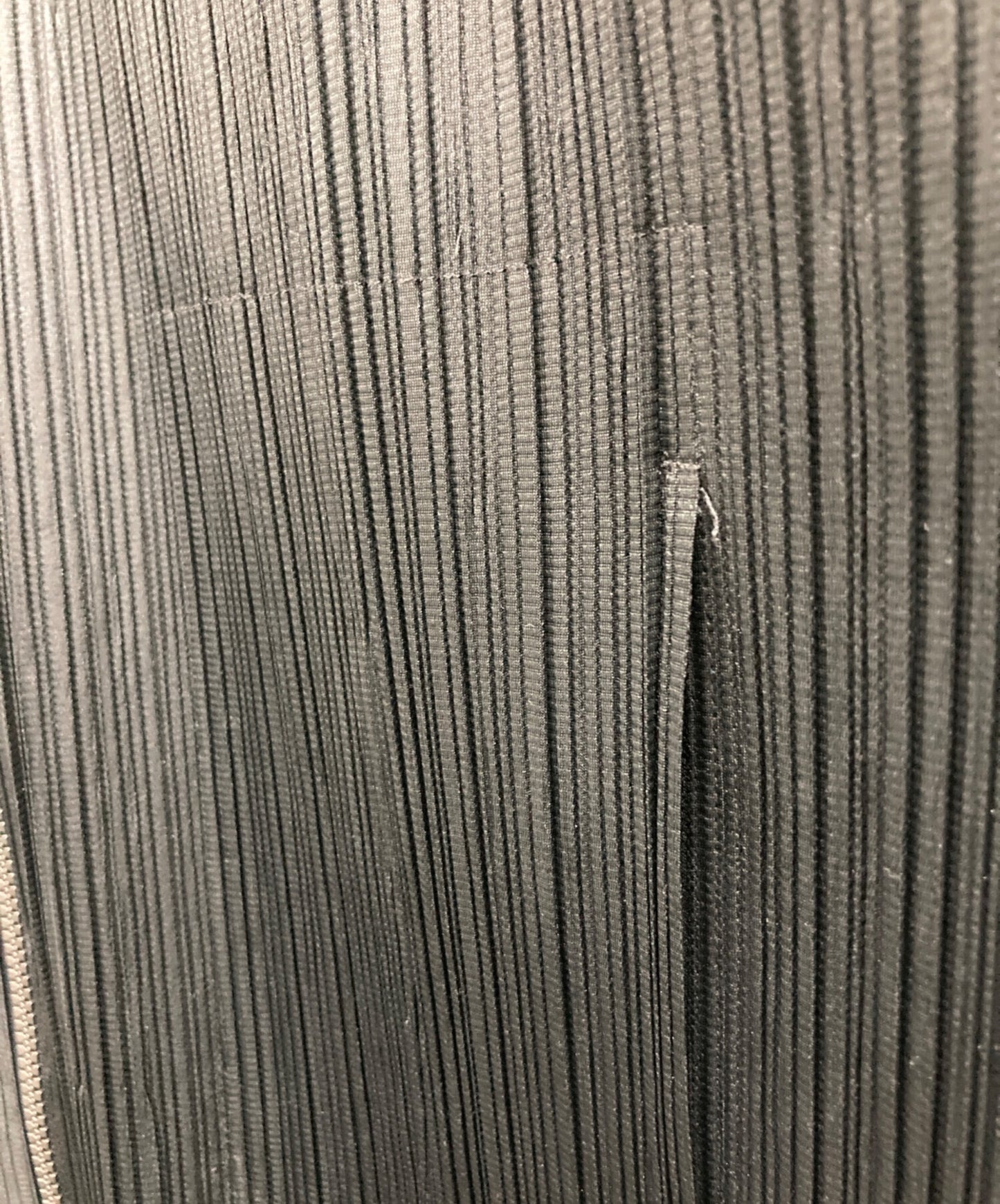 [Pre-owned] ISSEY MIYAKE zip-up pleated coat IM33-JA804