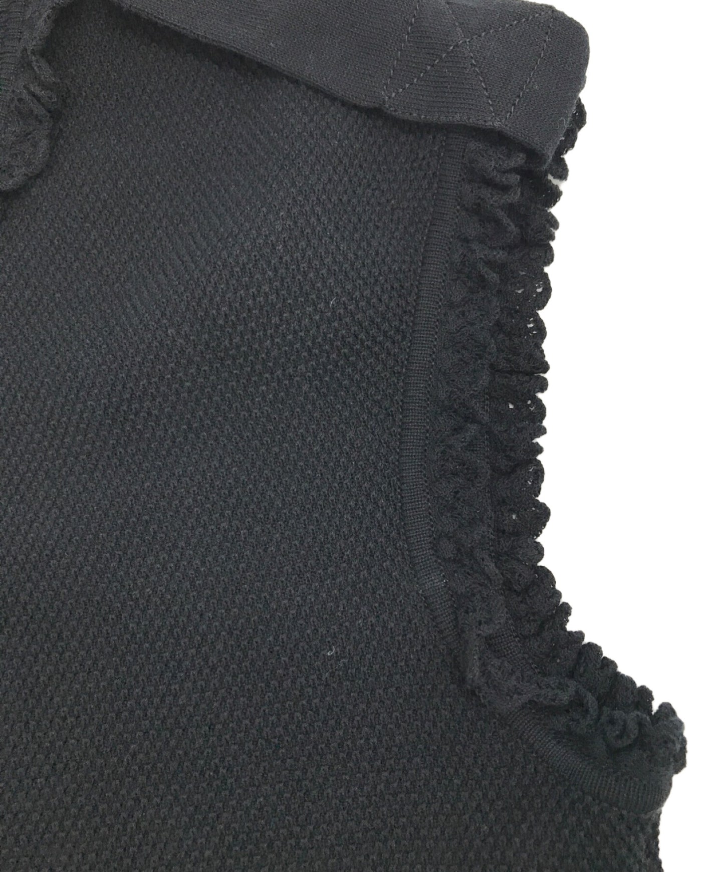 [Pre-owned] CHANEL Coco button sleeveless ruffle knit/ribbed/tank top/. P53670K06984