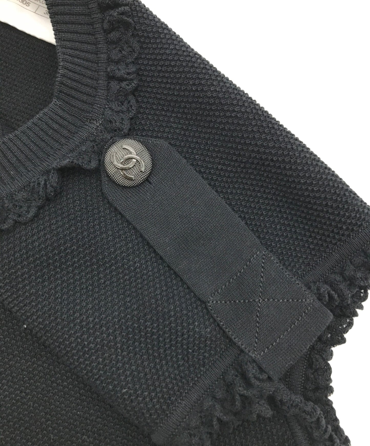 [Pre-owned] CHANEL Coco button sleeveless ruffle knit/ribbed/tank top/. P53670K06984