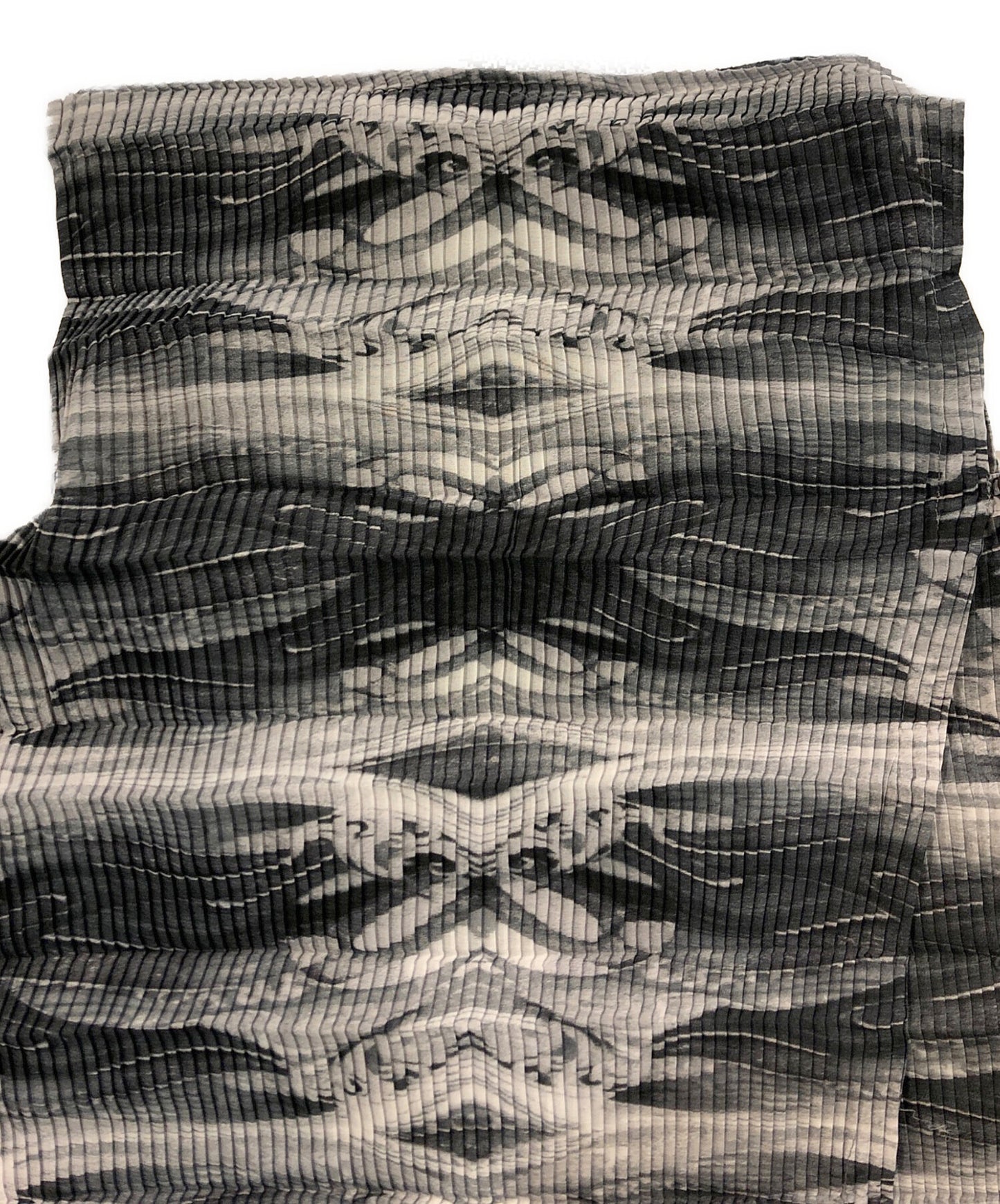 [Pre-owned] ISSEY MIYAKE FETE Wrap pleats cut and sewn with all-over pattern IF62FJ269