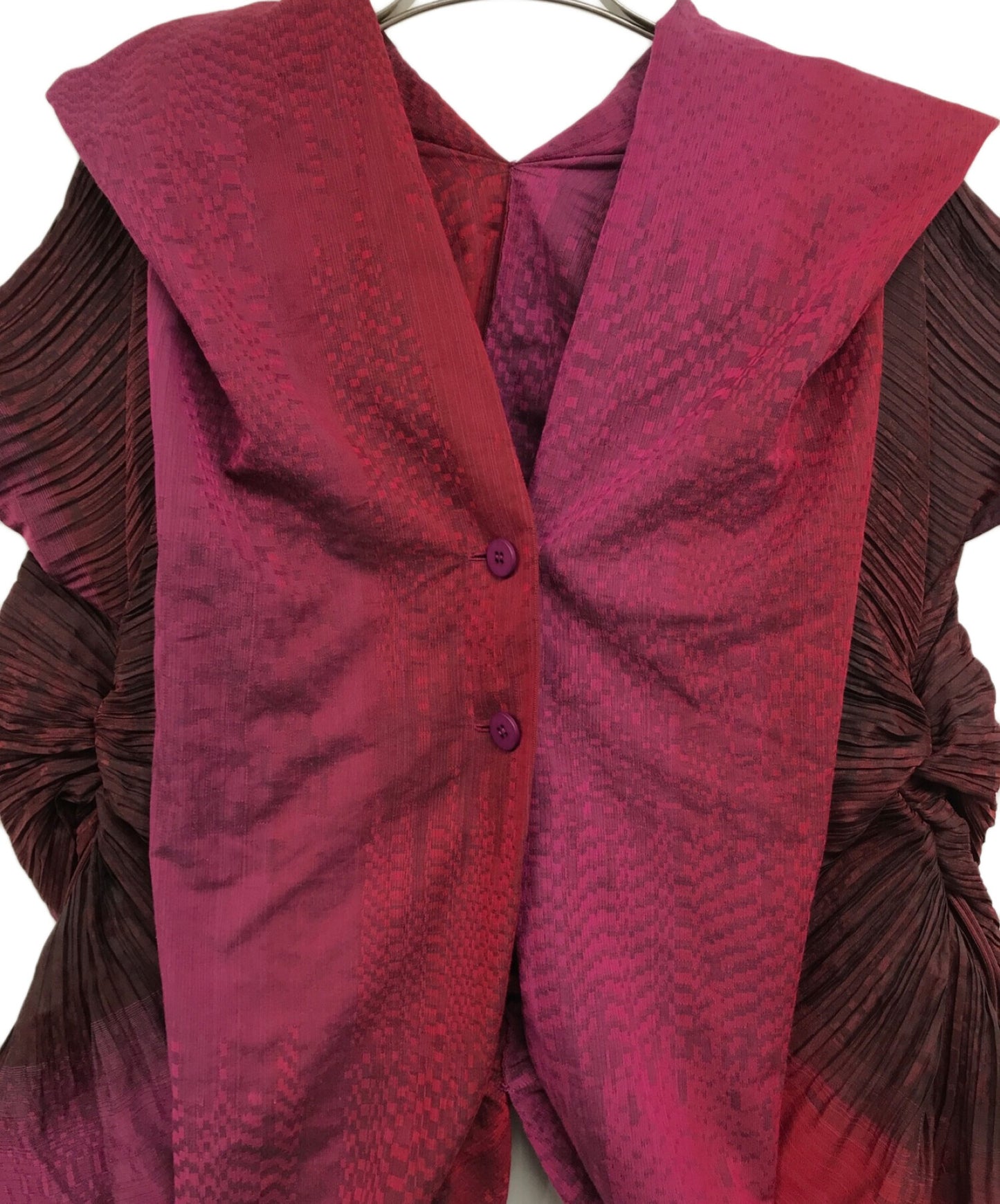 [Pre-owned] ISSEY MIYAKE FETE gradated pleated gilet IF84FD706