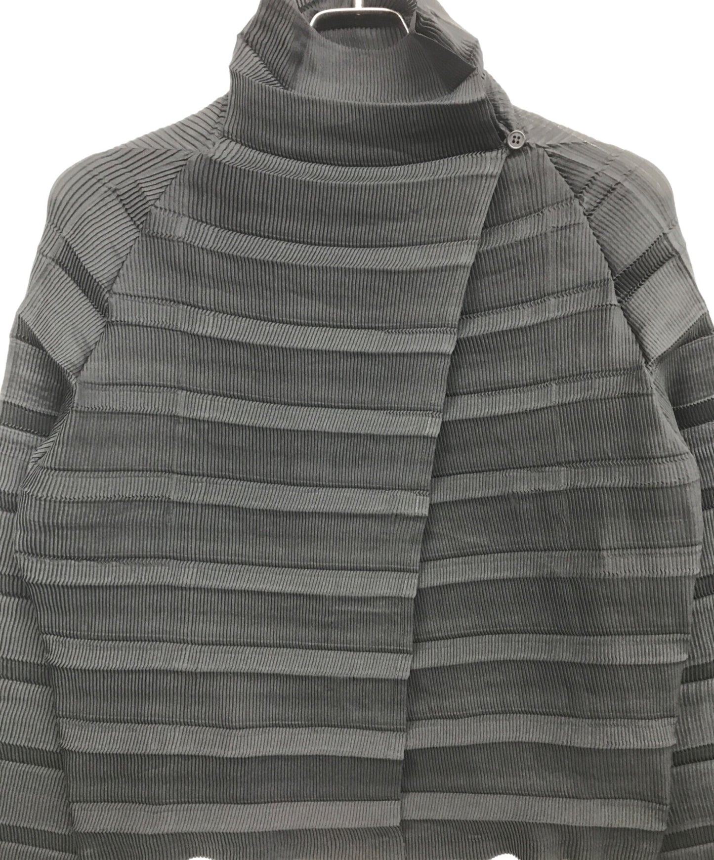 [Pre-owned] ISSEY MIYAKE FETE Pleated cardigan with horizontal fold processing IF52FJ316