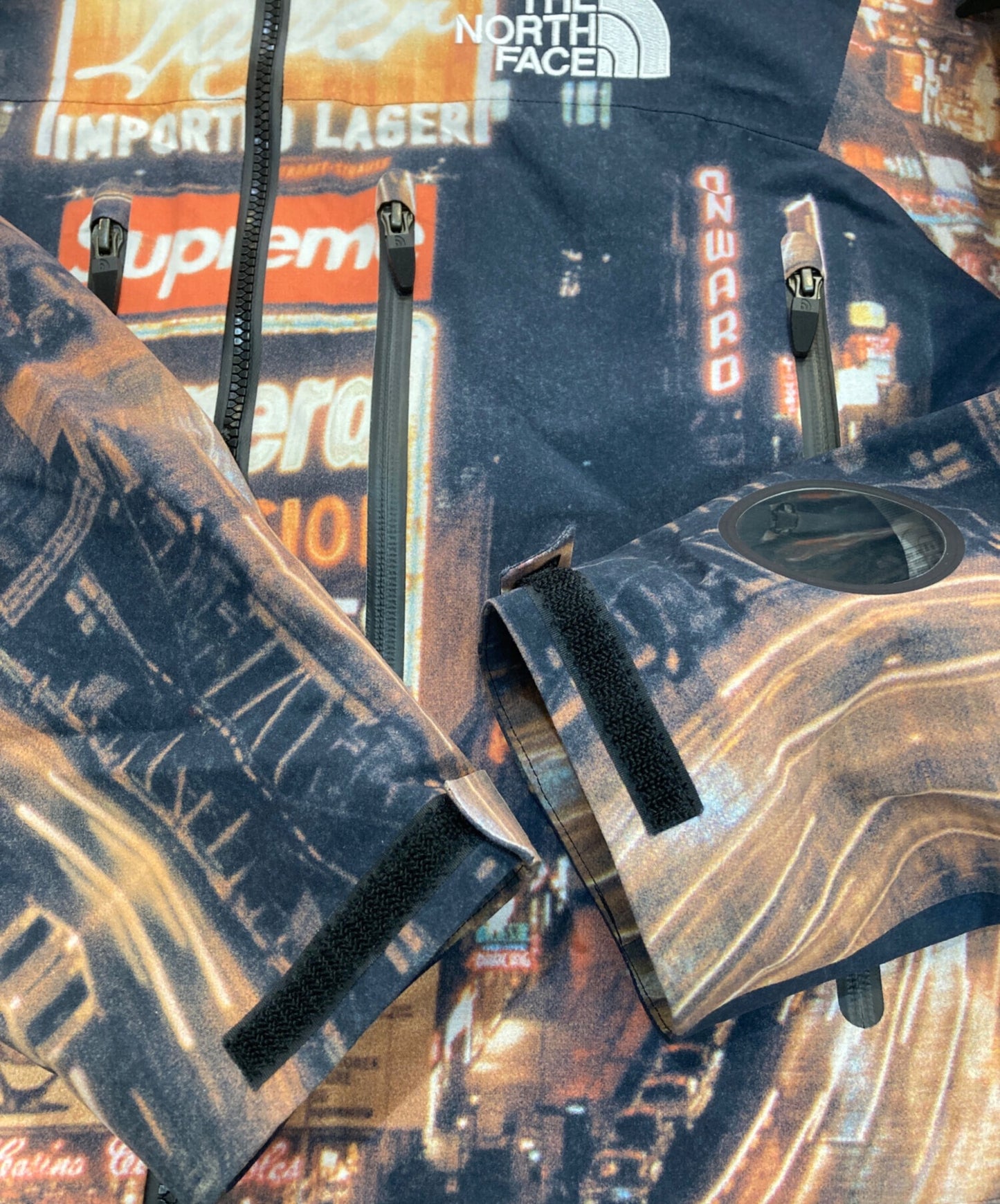 [Pre-owned] SUPREME Taped Seam Shell Jacket "Times square" NP52207I 22AW